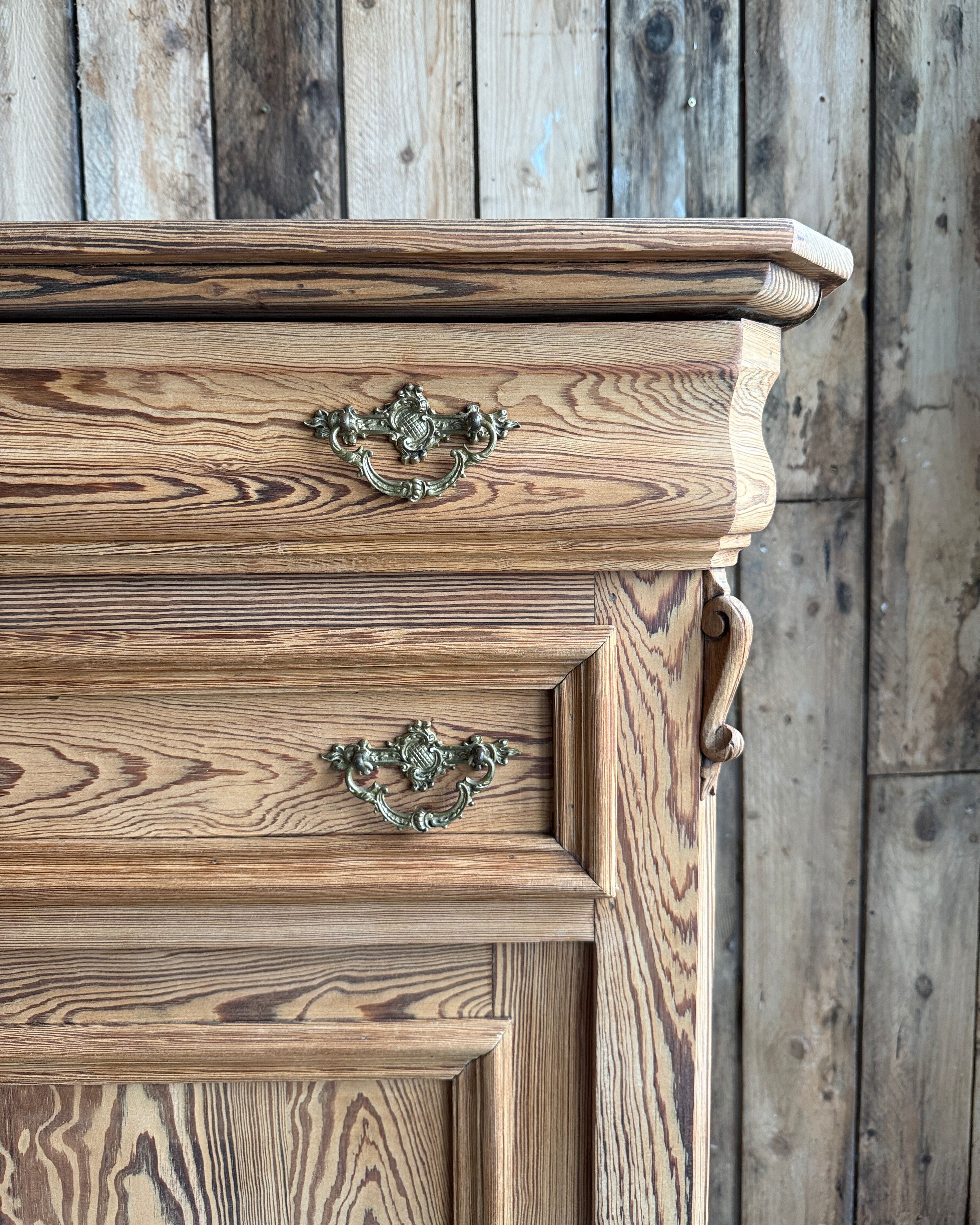Grand Louis-Philippe buffet in pitch pine (renovated)