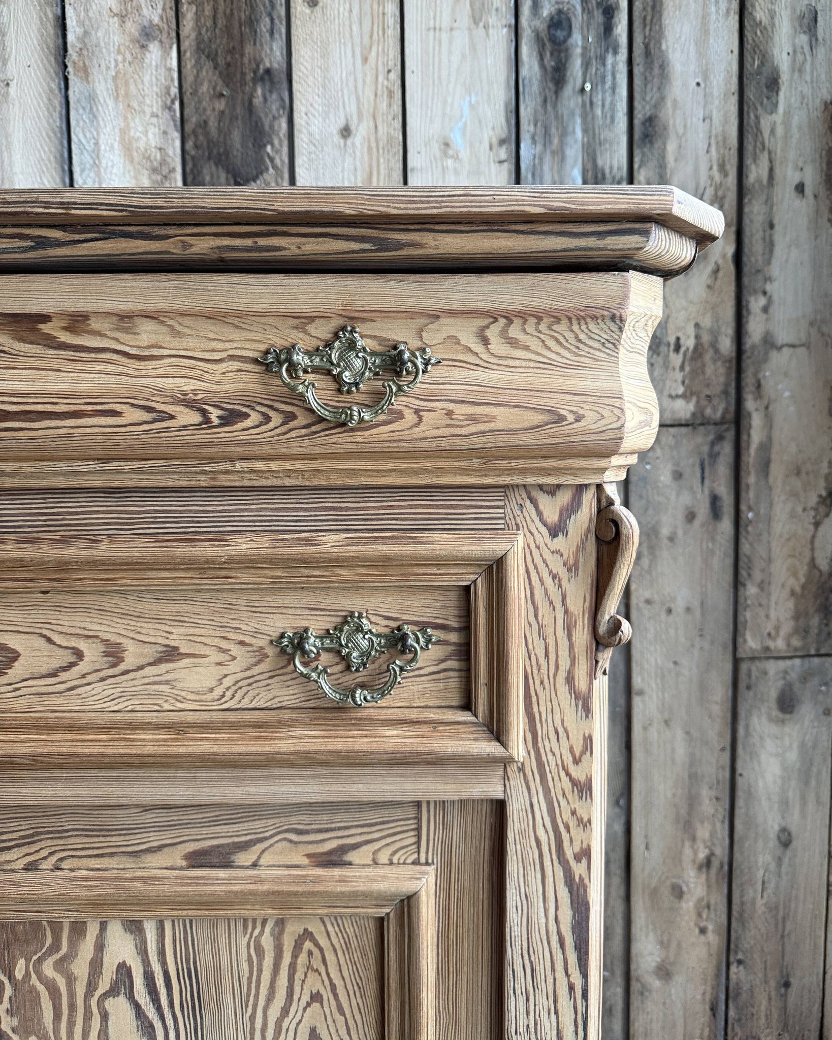 Grand Louis-Philippe buffet in pitch pine (renovated)