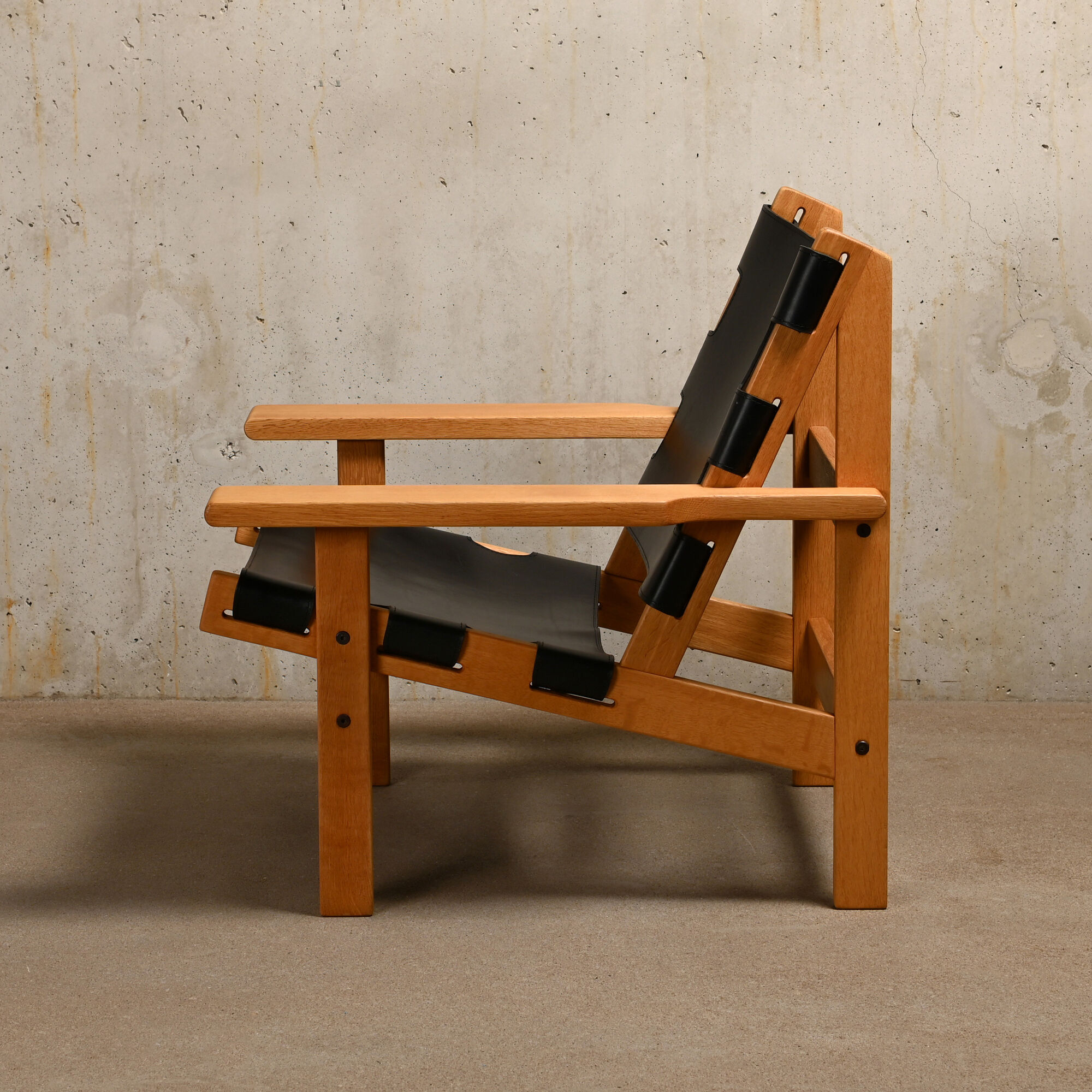 Kurt Østervig hunting chair in black leather for K. P. Jørgensens Møbelfabrik