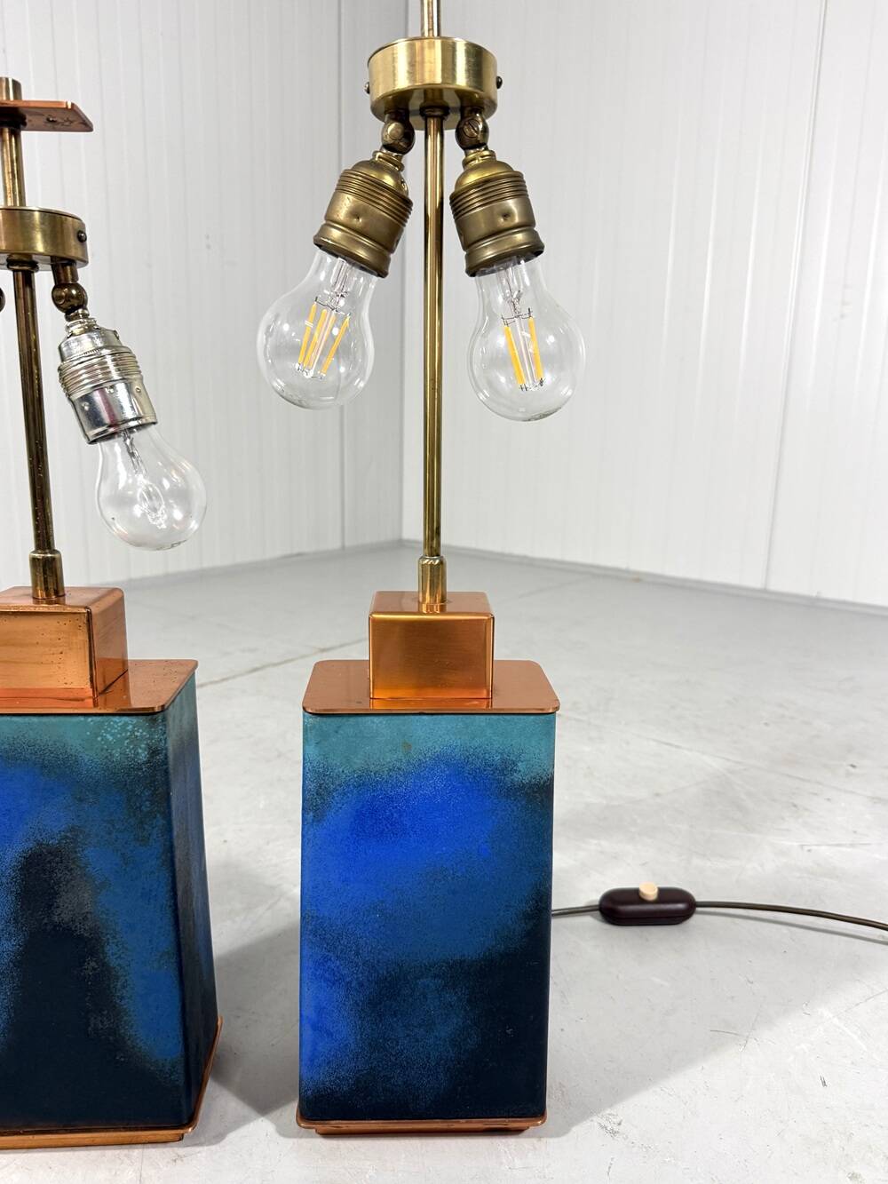 Ensemble de 2 grandes bases de lampes de table des années 1960.