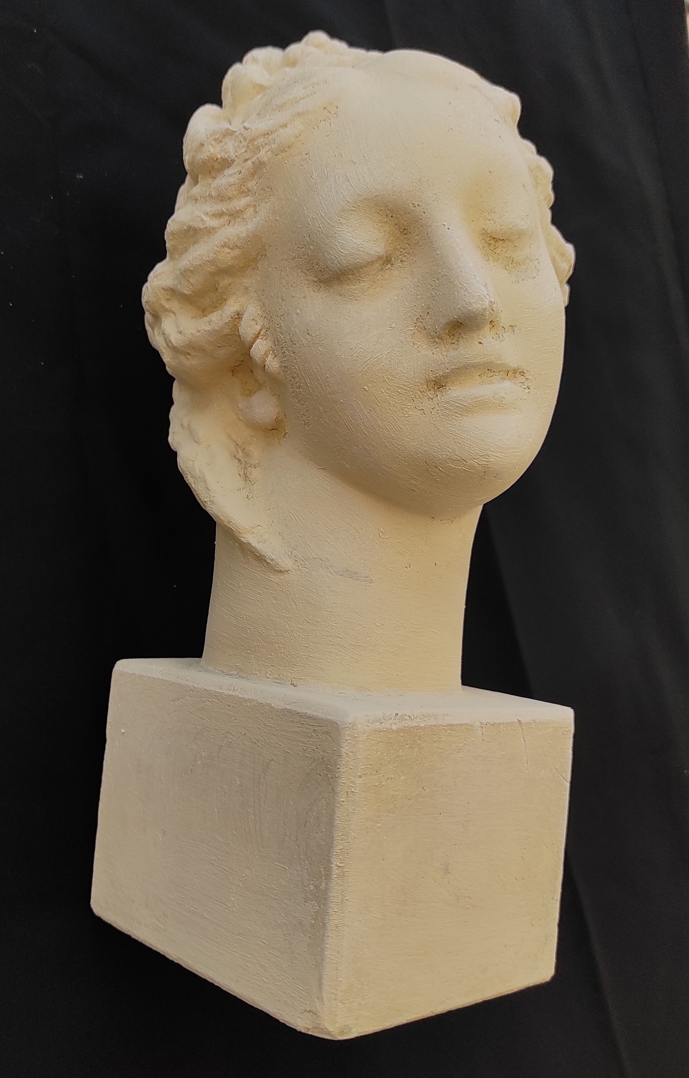 Sculpture, Bust of a woman in beige white plaster