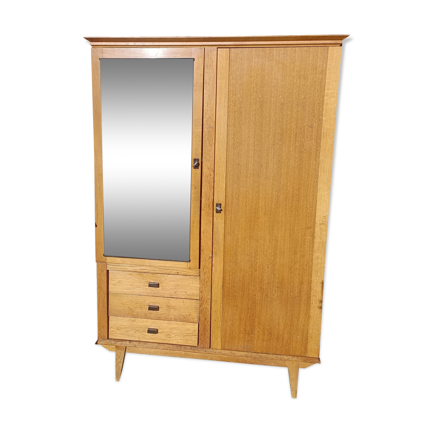 Wardrobe years 50 feet compass