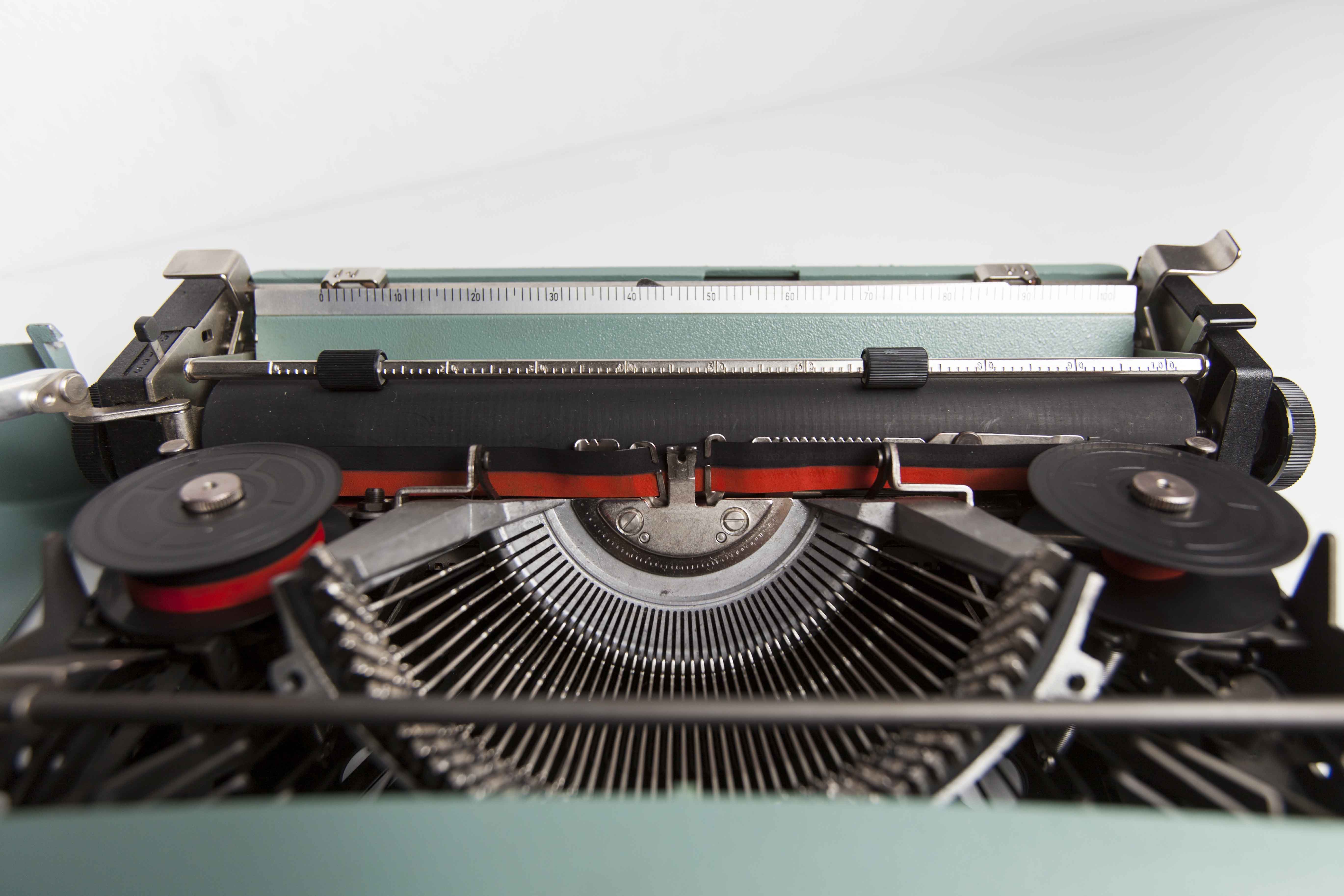 Olivetti Lettera 32 typewriter revised and new ribbon