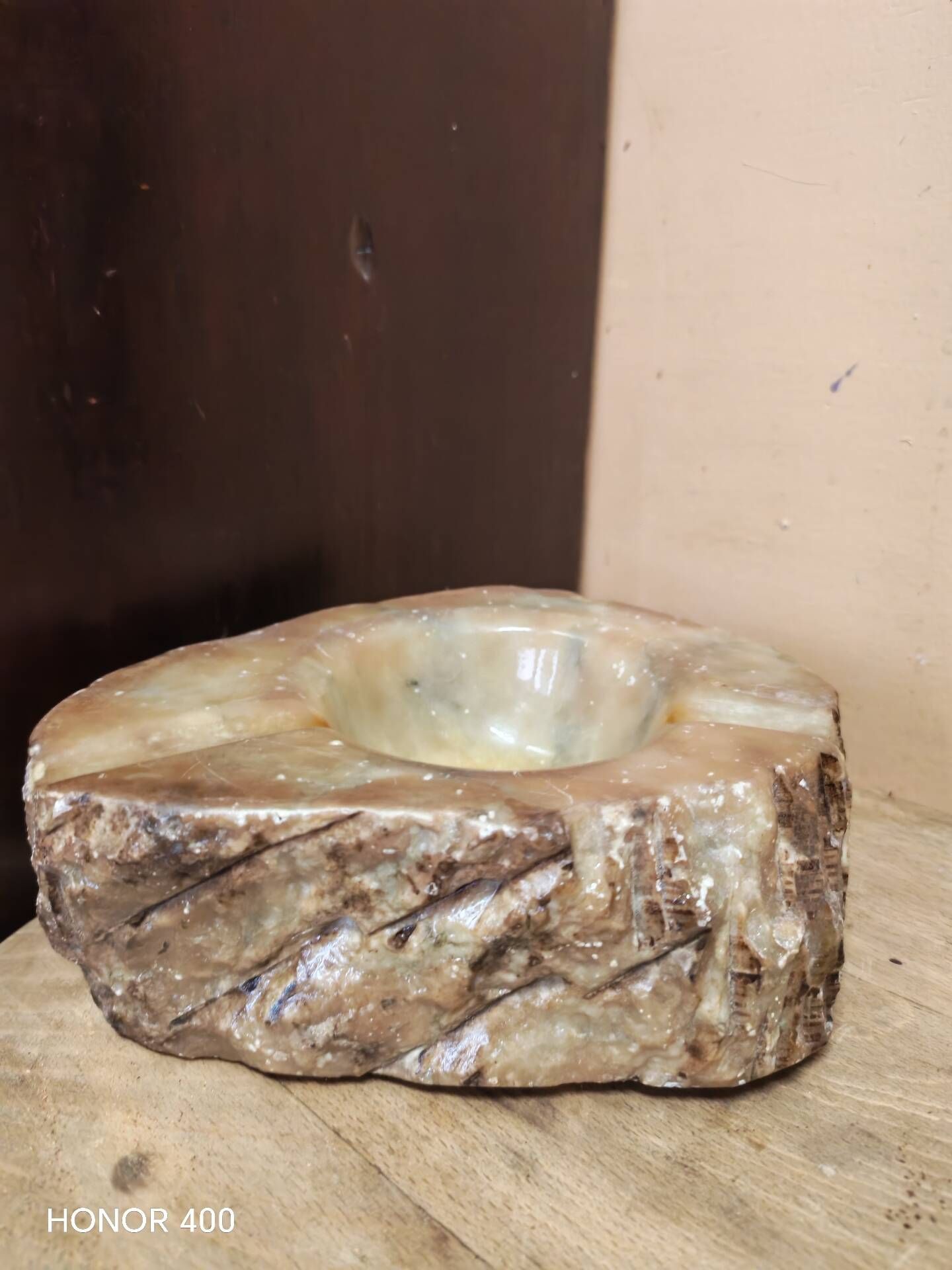 Ashtray in alabaster, brutalist style, Italy 1960.