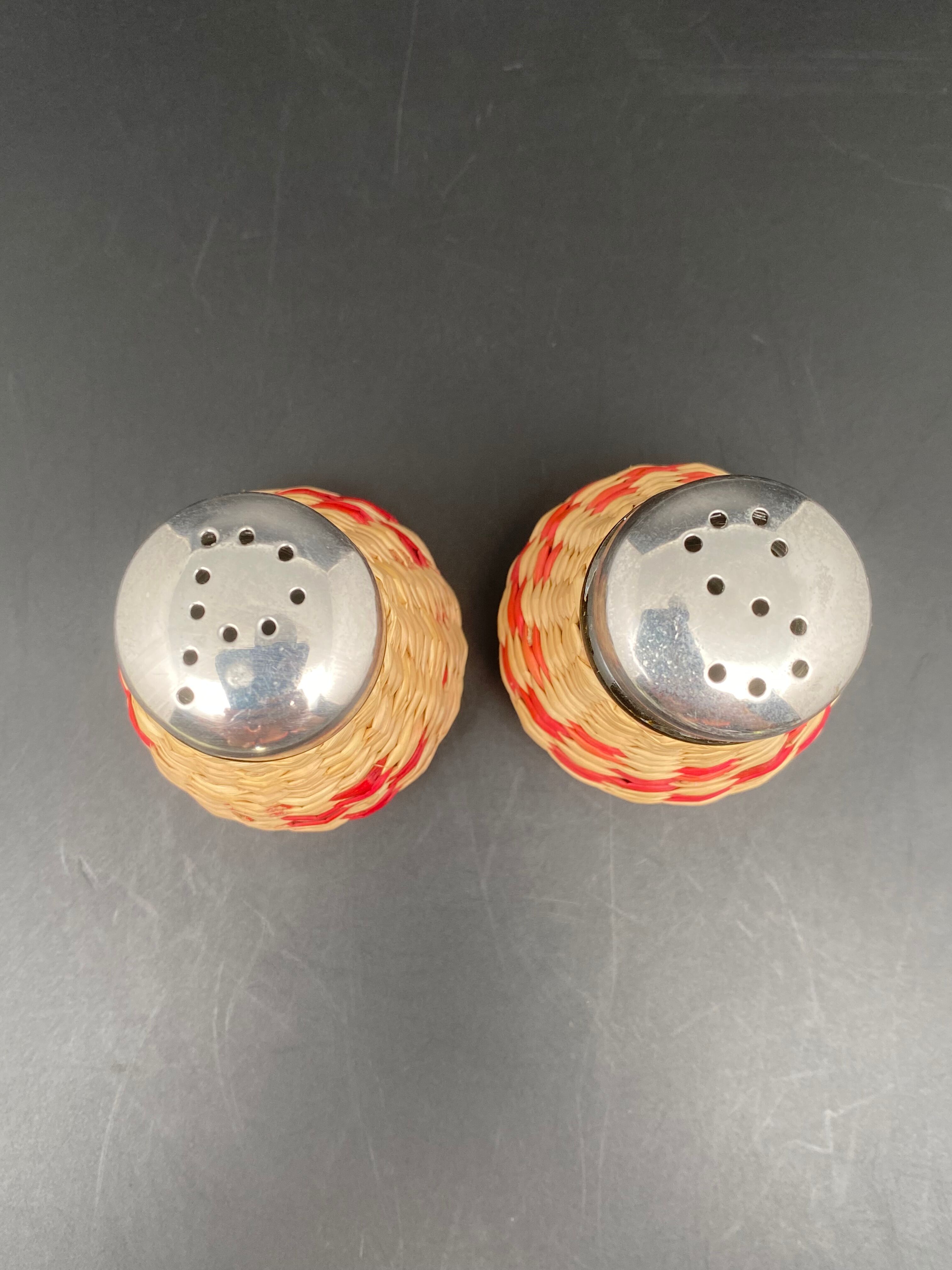 Duo salt & pepper shaker in glass and braided ossier