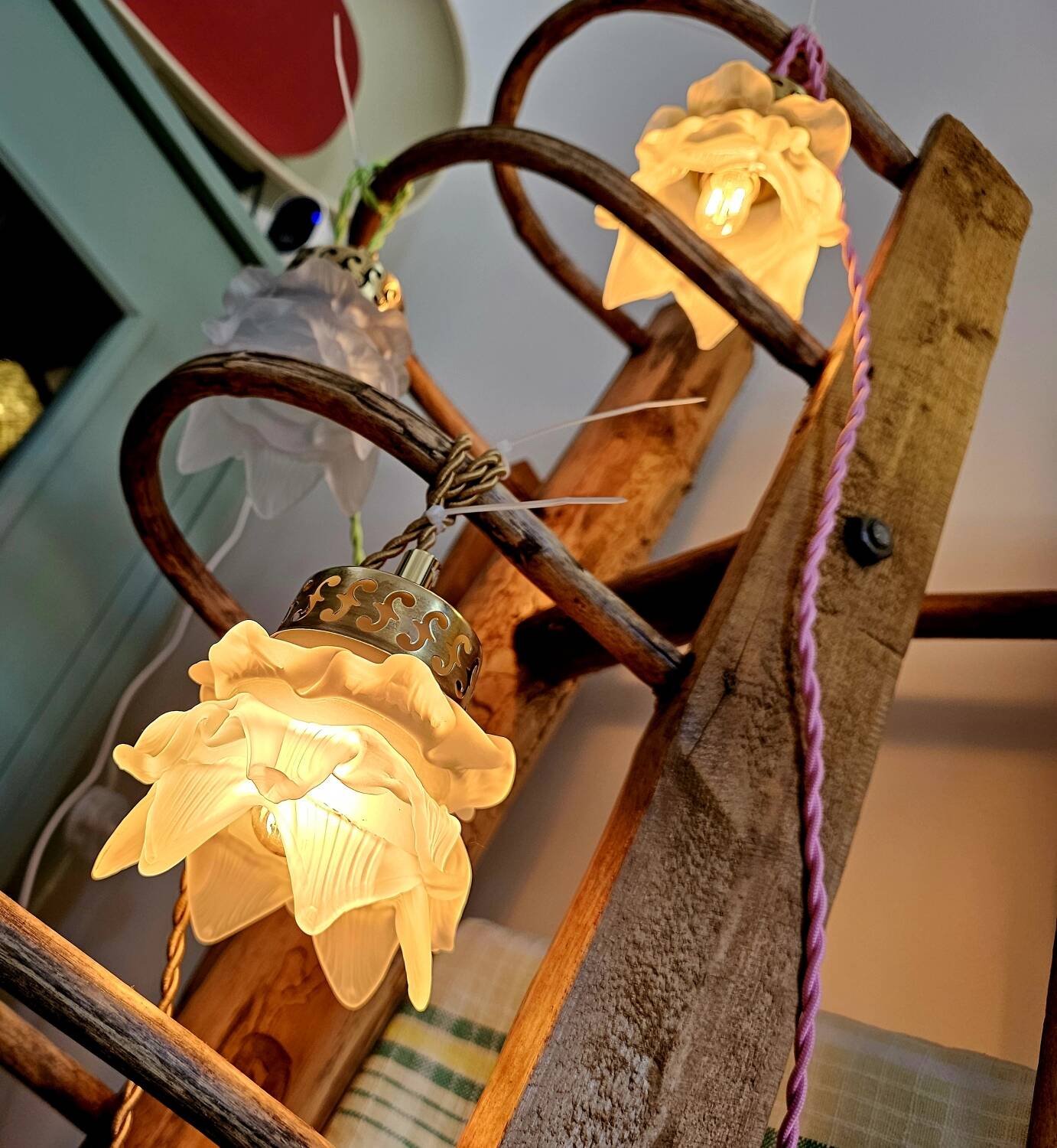 Glass paste flower suspension