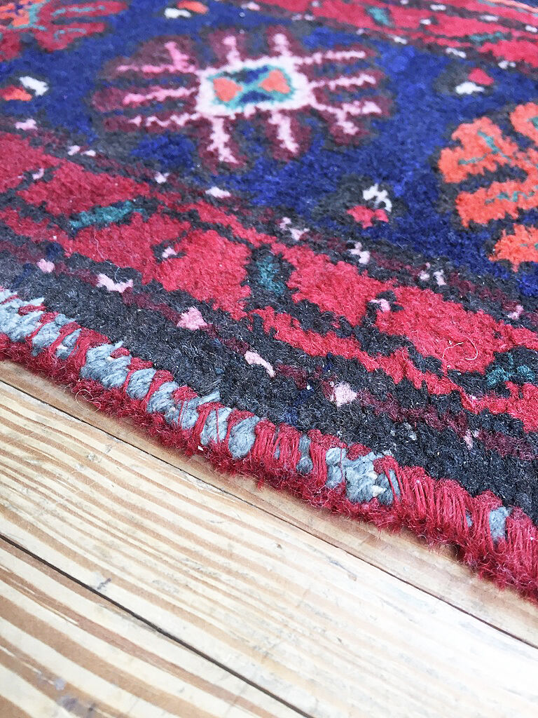 Hand knotted Persian rug - 210x126cm