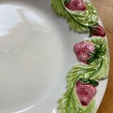 Plate barbotine strawberries