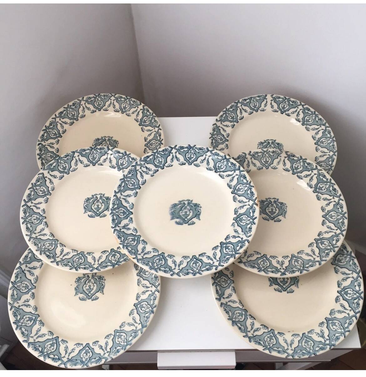 Ensemble de 7 assiettes Terre de Fer Rhodes Longwy XIX