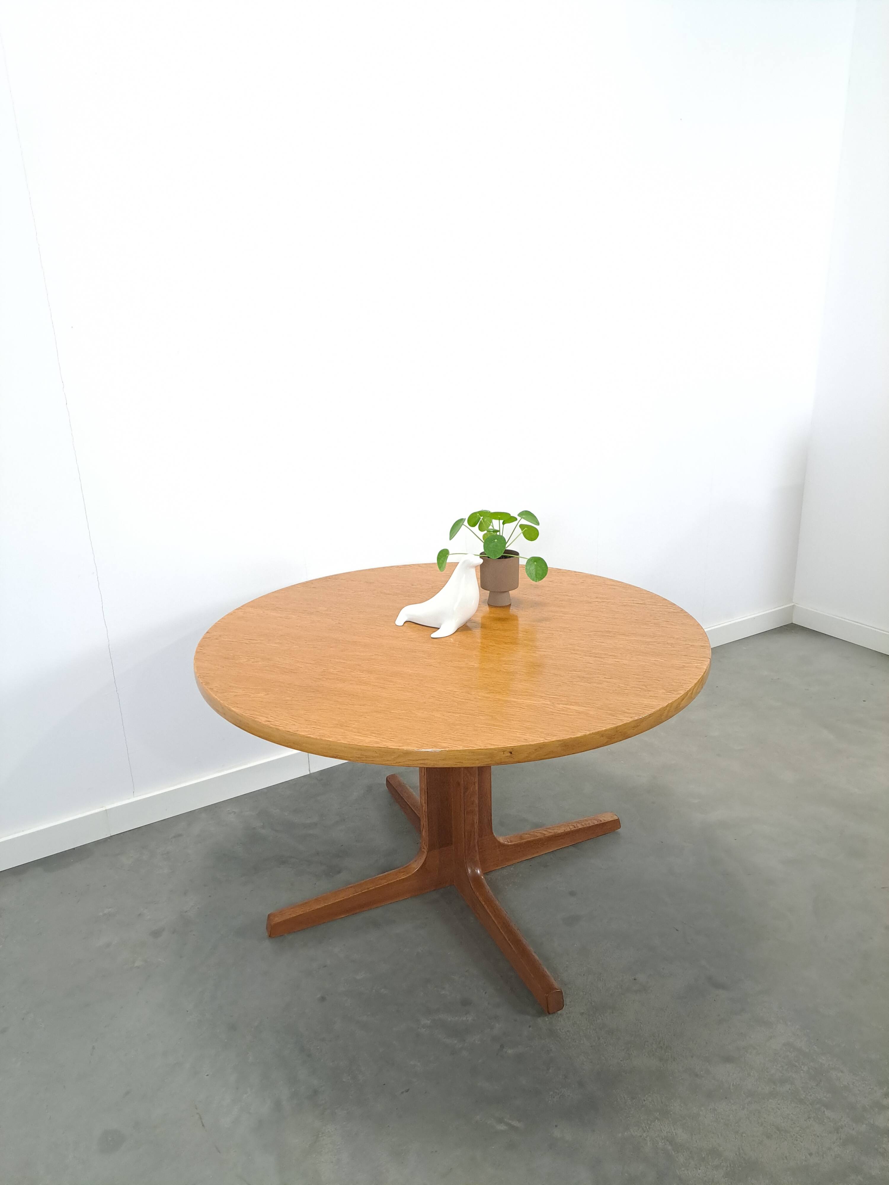 Ronde ovale eiken uitschuifbare eettafel