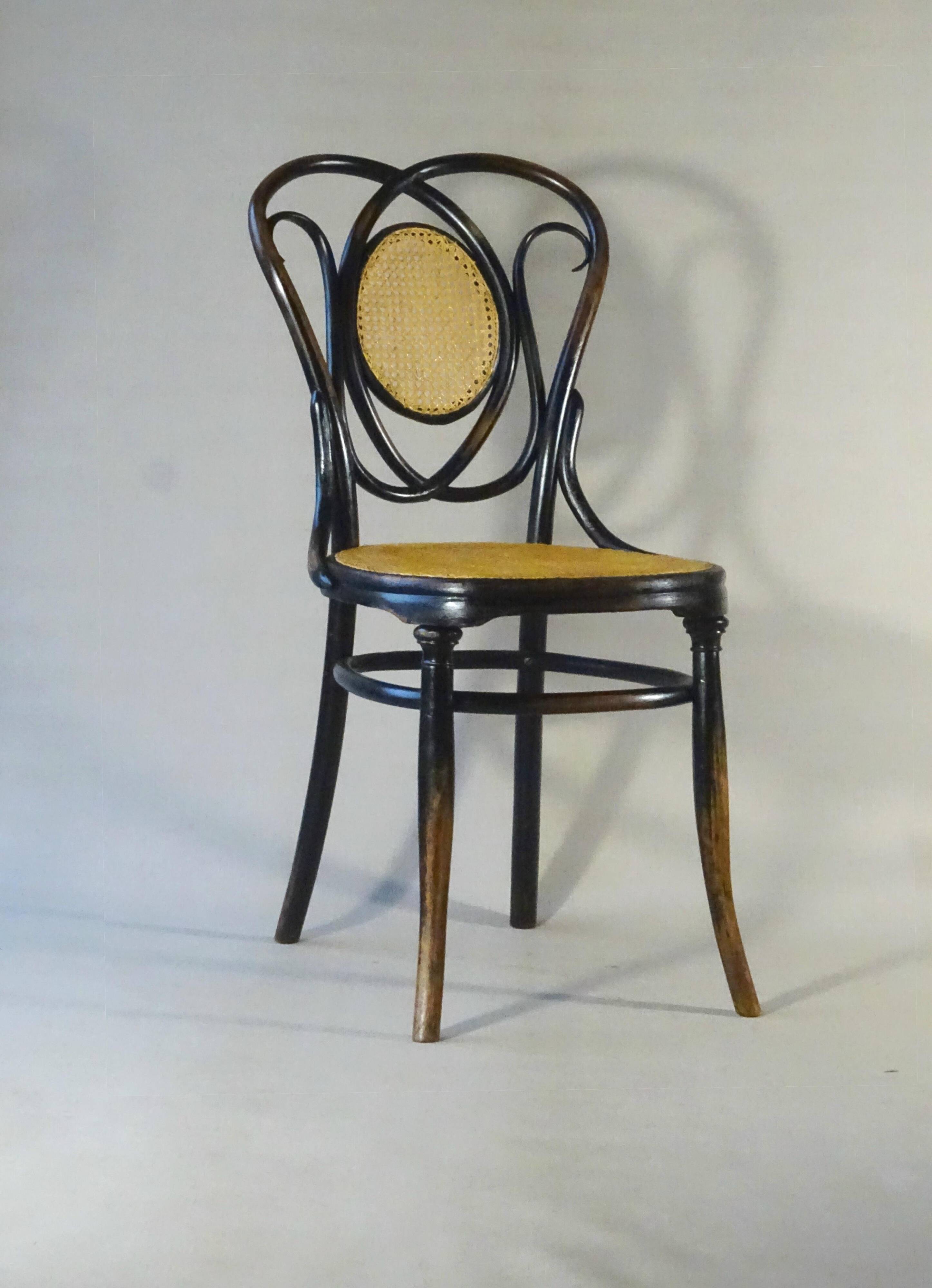 Chaise N°22 par Chevallier à Fiume vers 1890, no Thonet