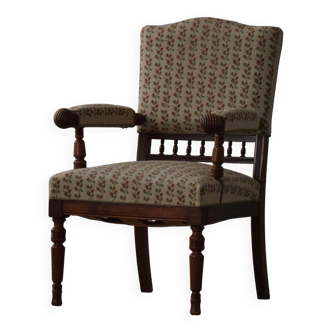 Modern Danish armchair in turned wood with floral fabric, early 20th century.