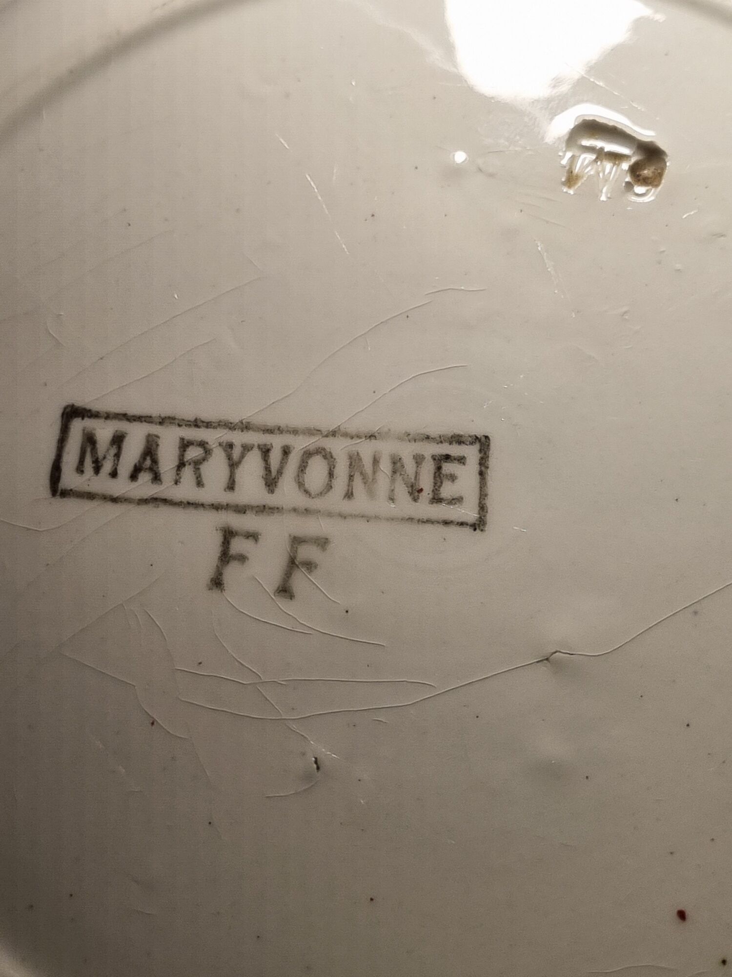 Set of four dessert plates decorated with flower, Maryvonne, 21 cm