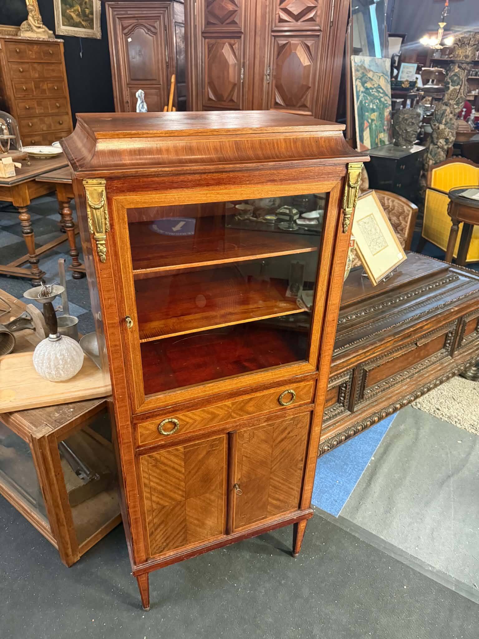 Vitrine Louis XVI marqueté