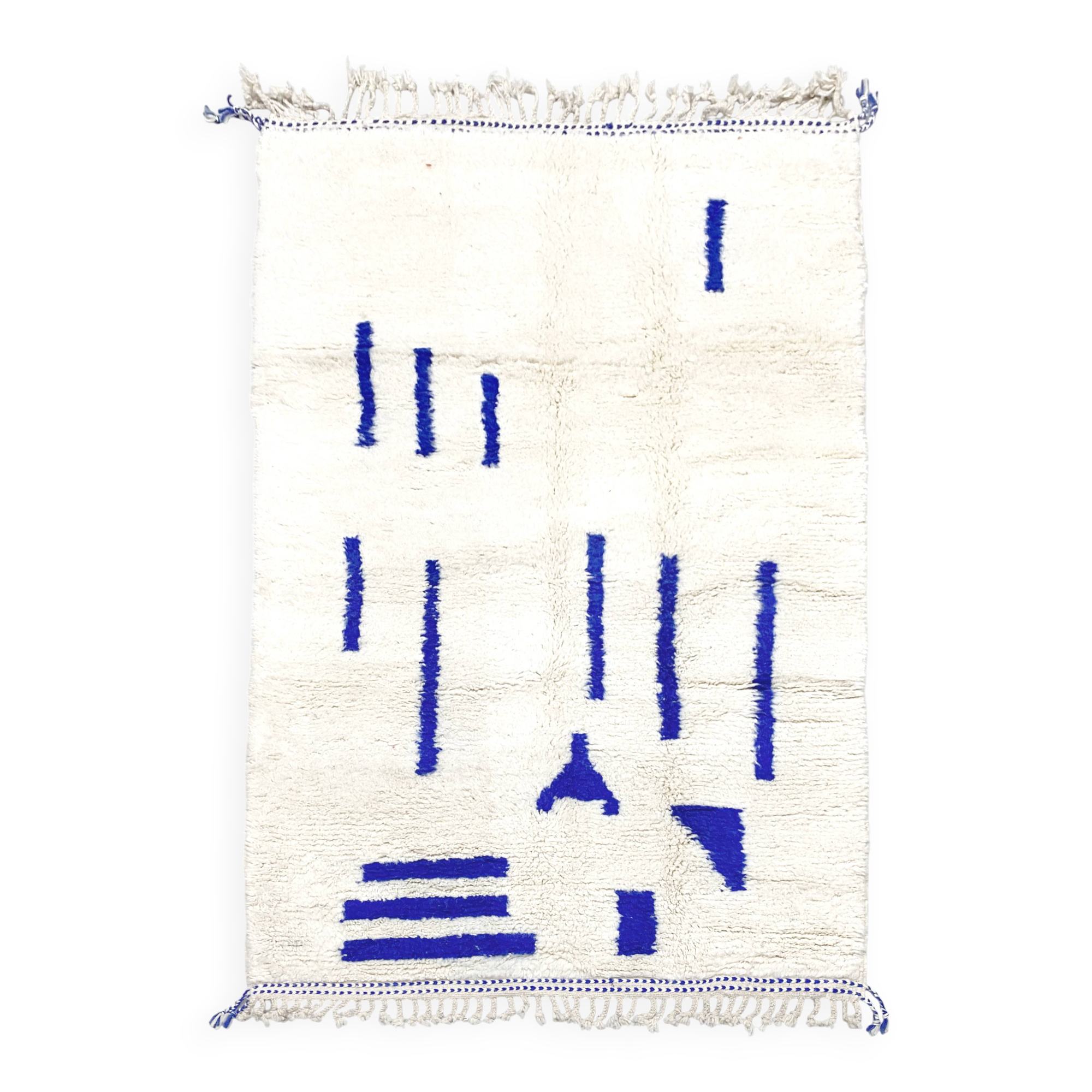 Ecru Beni Ouarain Berber rug with Majorelle blue patterns, 2.60x1.47m