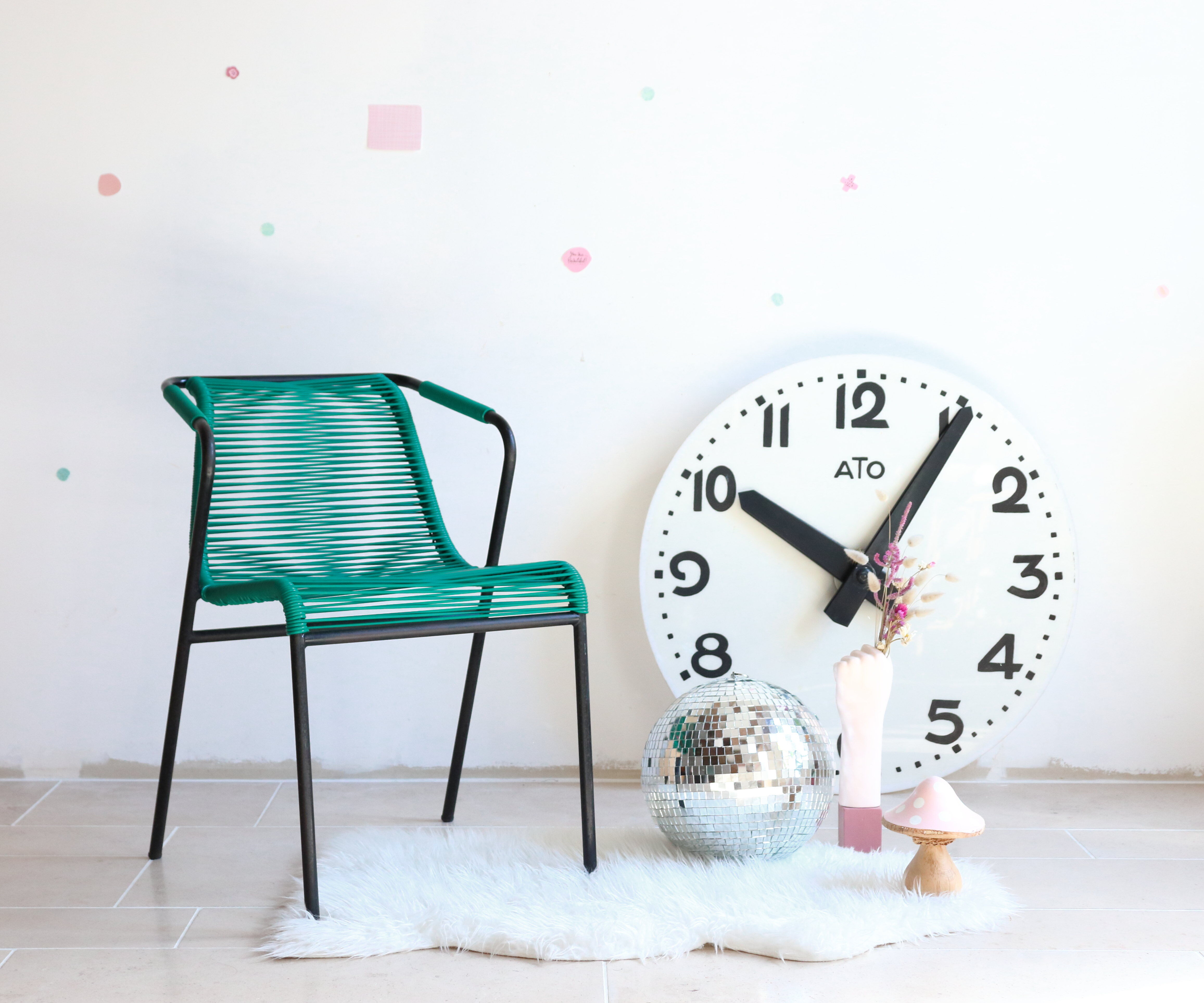 Metal and scoubidou green garden chair