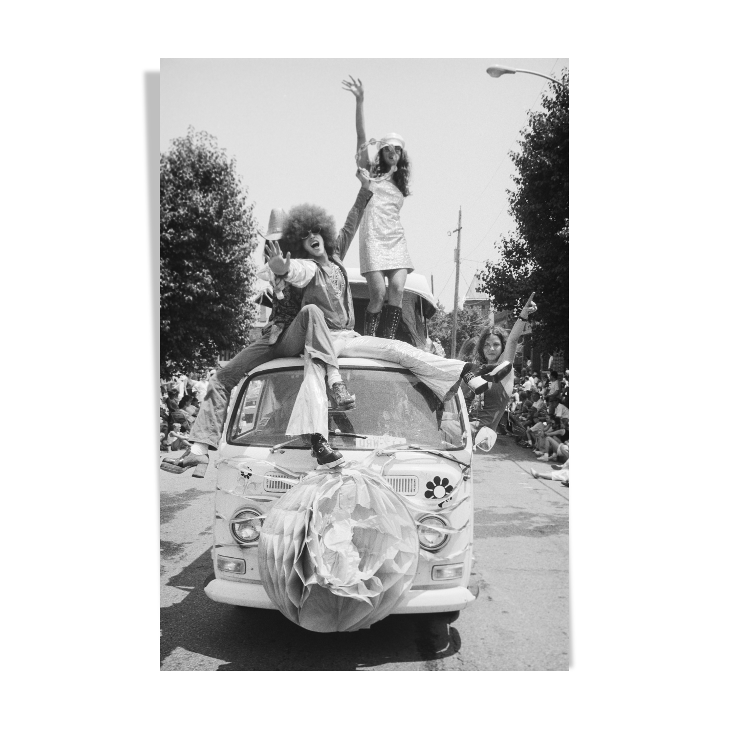 Photo print black and white hippies on van volkswagen barium paper 300g format 30x45cm