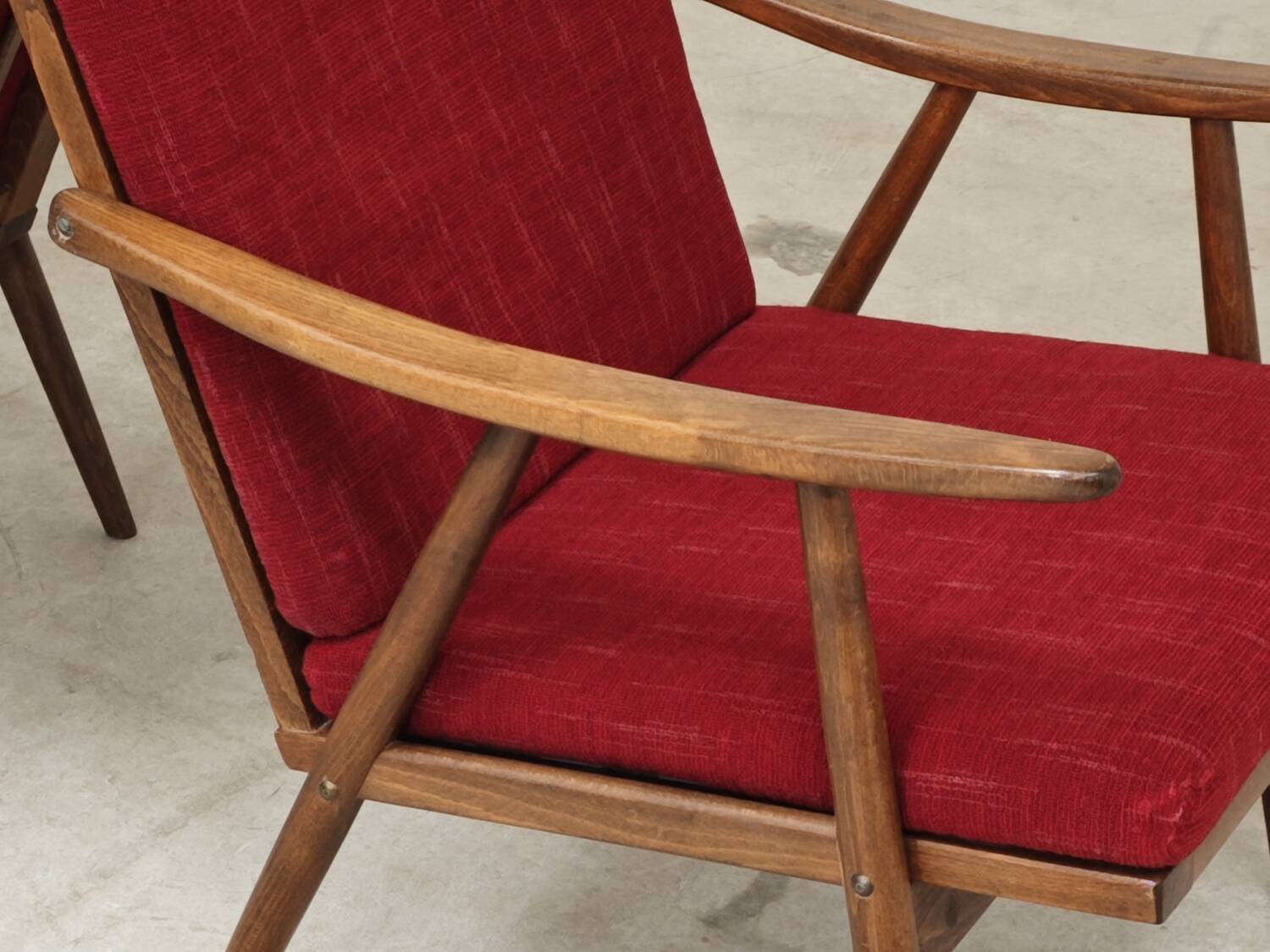 Pair of burgundy boomerang armchairs Antonin Suman Ton Bystrice (Thonet)