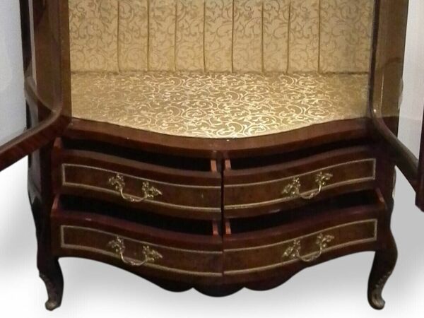 Vitrine style Louis XV