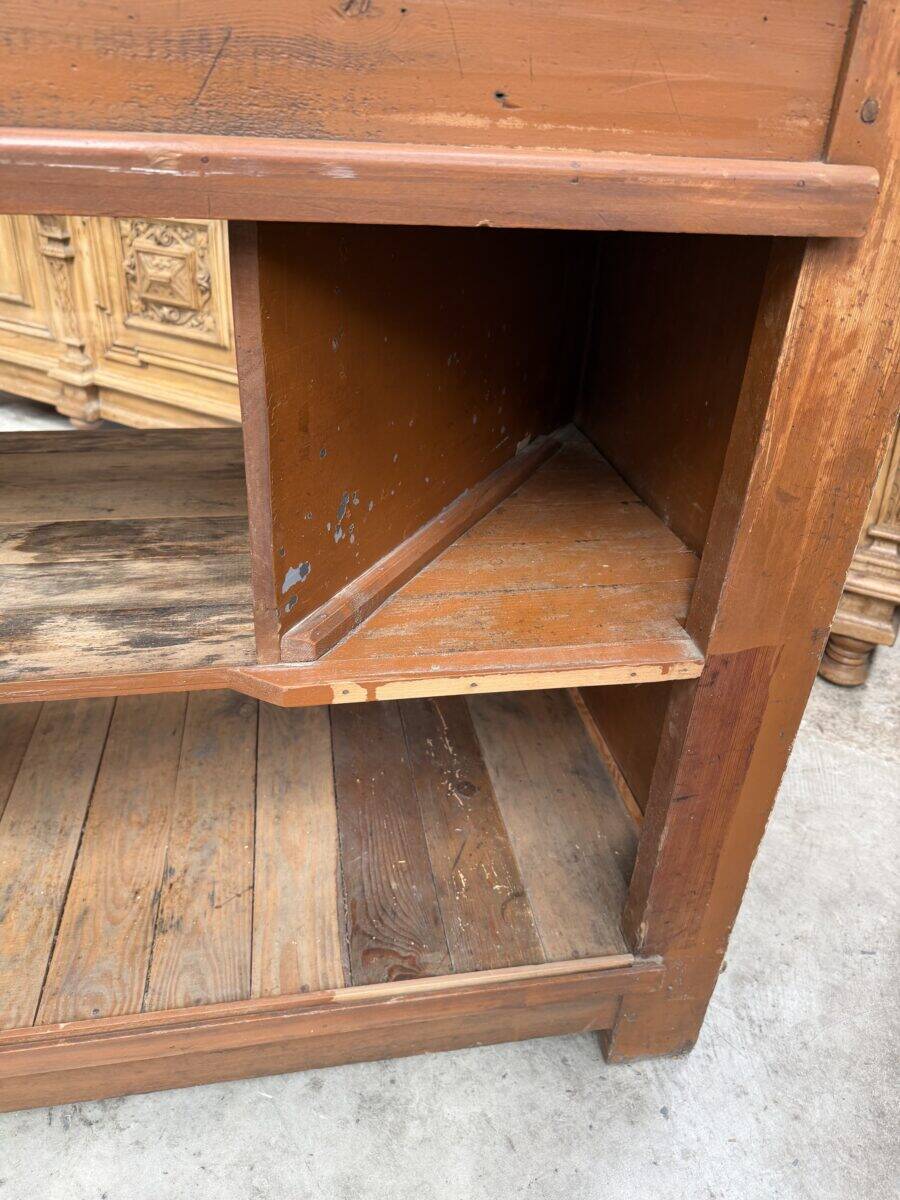 Showcase counter from the early 20th century.