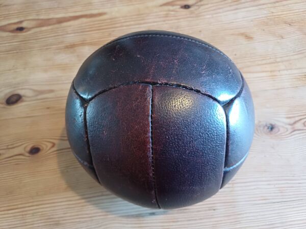Ballon de Foot ancien en cuir