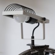 Artemide lampe à pince Design Ernesto Gismondi modèle Sintesi