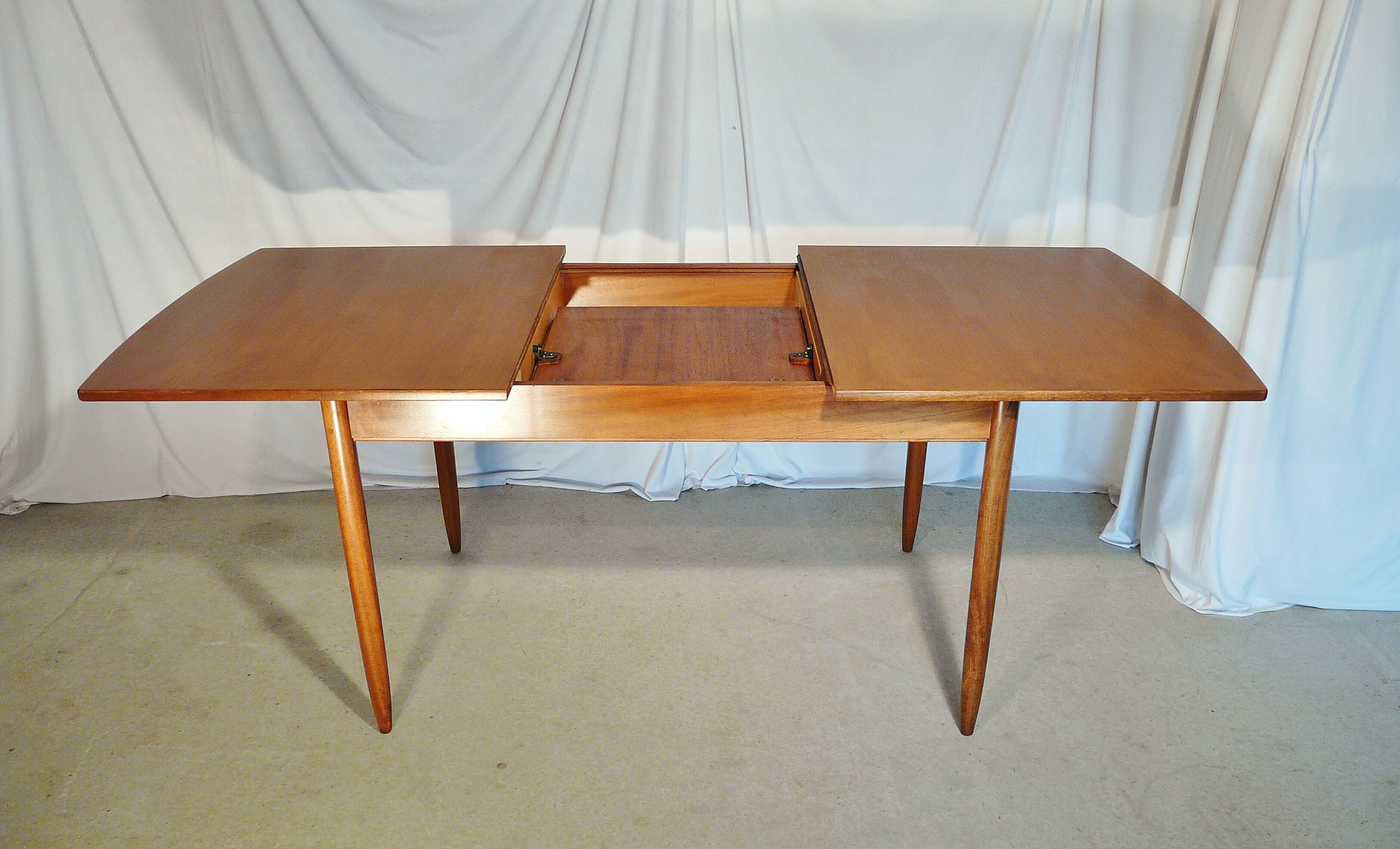 Scandinavian vintage extendable rectangular table