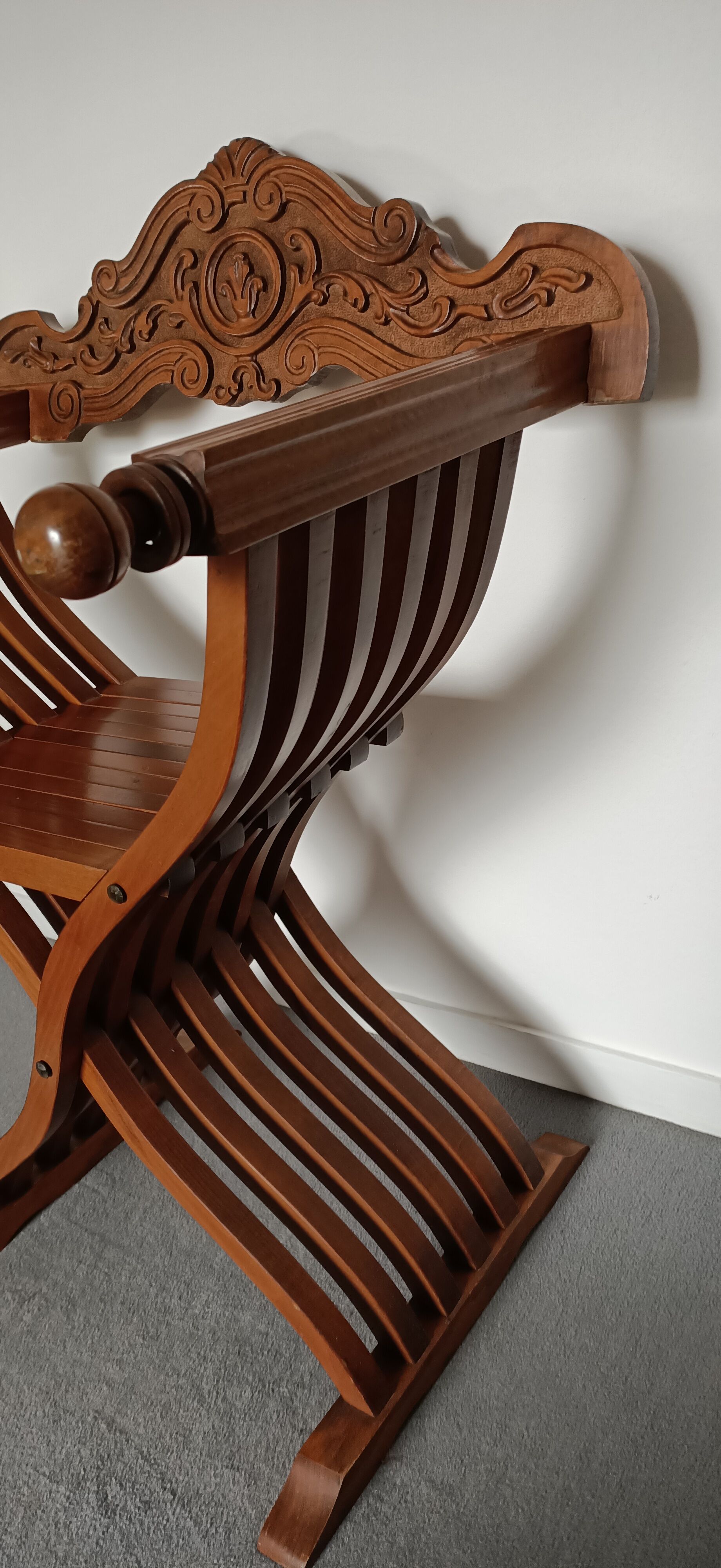Fauteuil savonarola italien