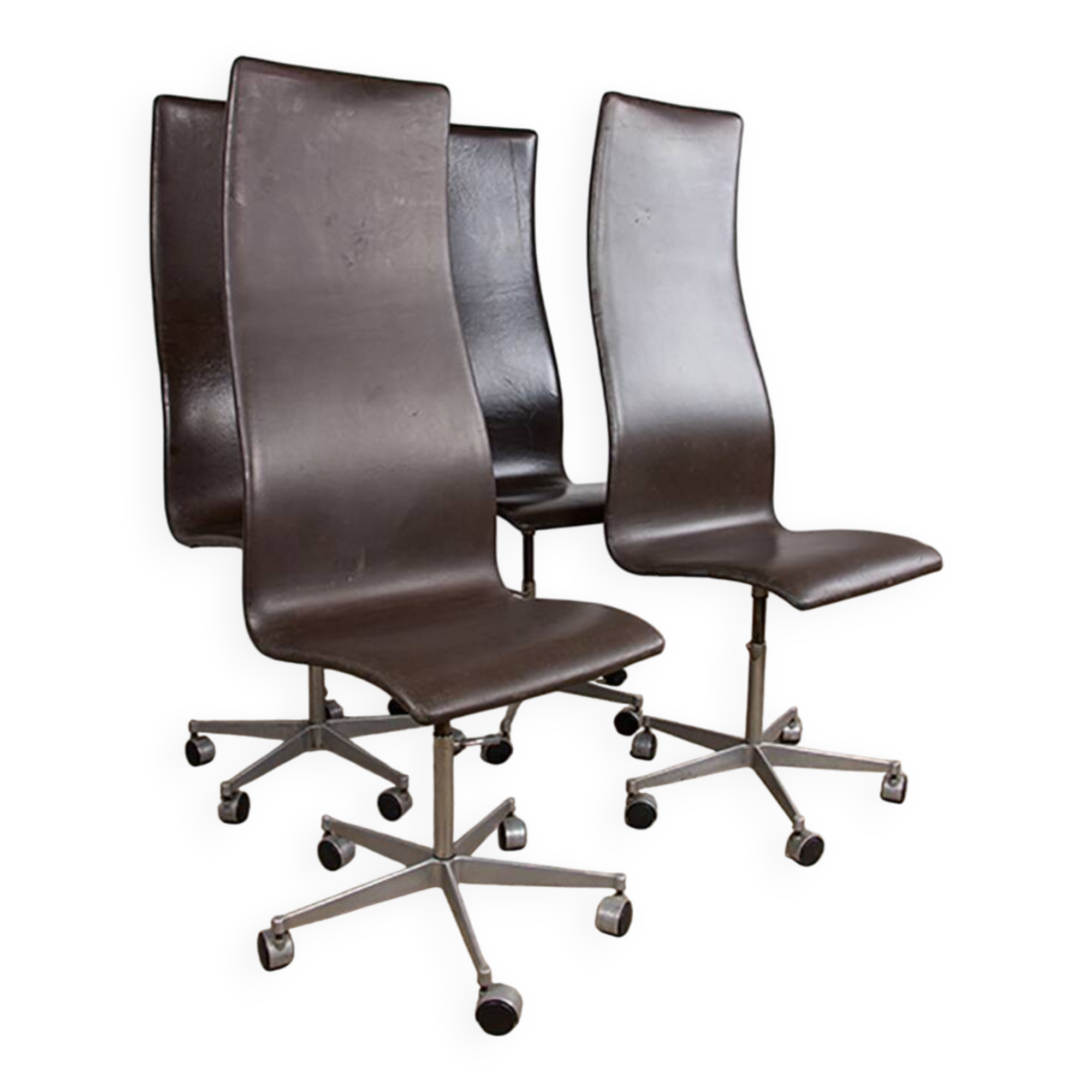 4 office chairs, in leather and aluminum, Oxford model by Arne Jacobsen.