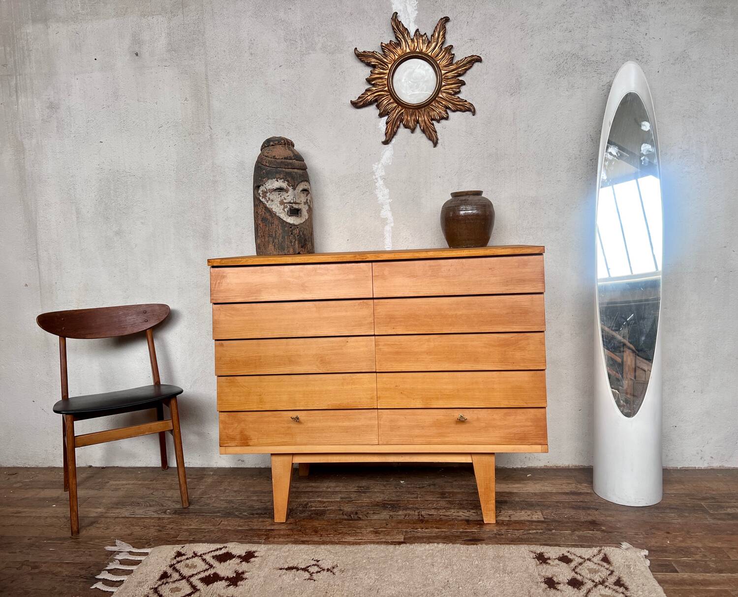 Covered storage unit / vintage silverware with compass feet