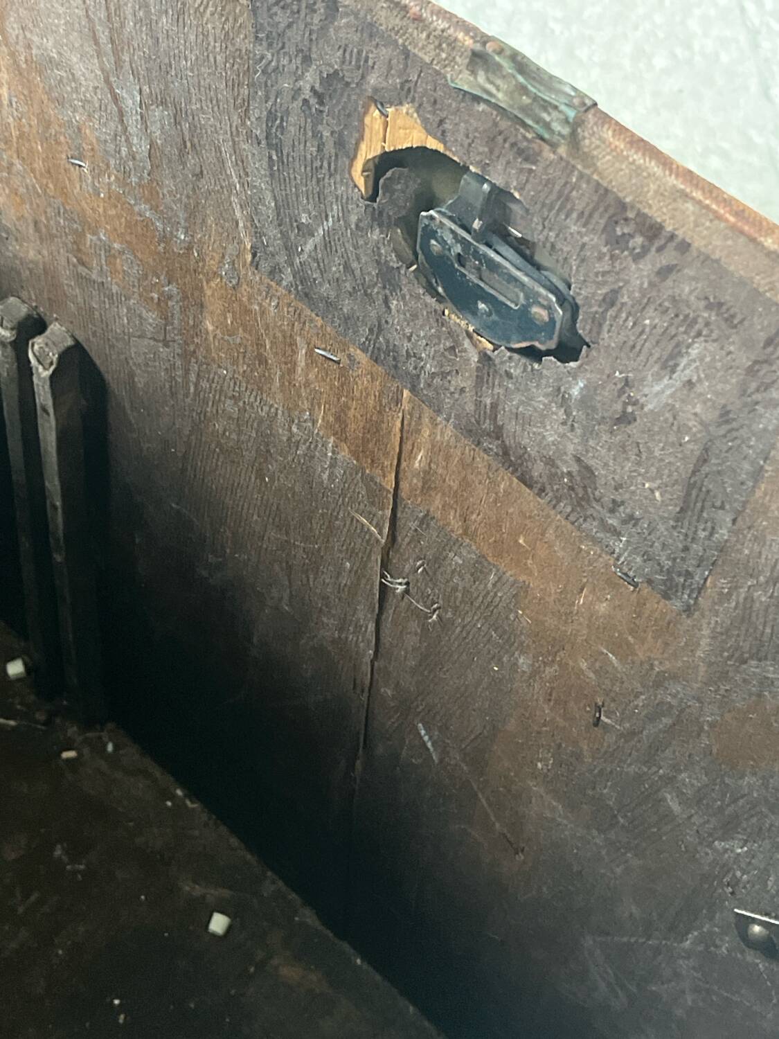 Large vintage “au bon marché Paris” trunk from the 1900s