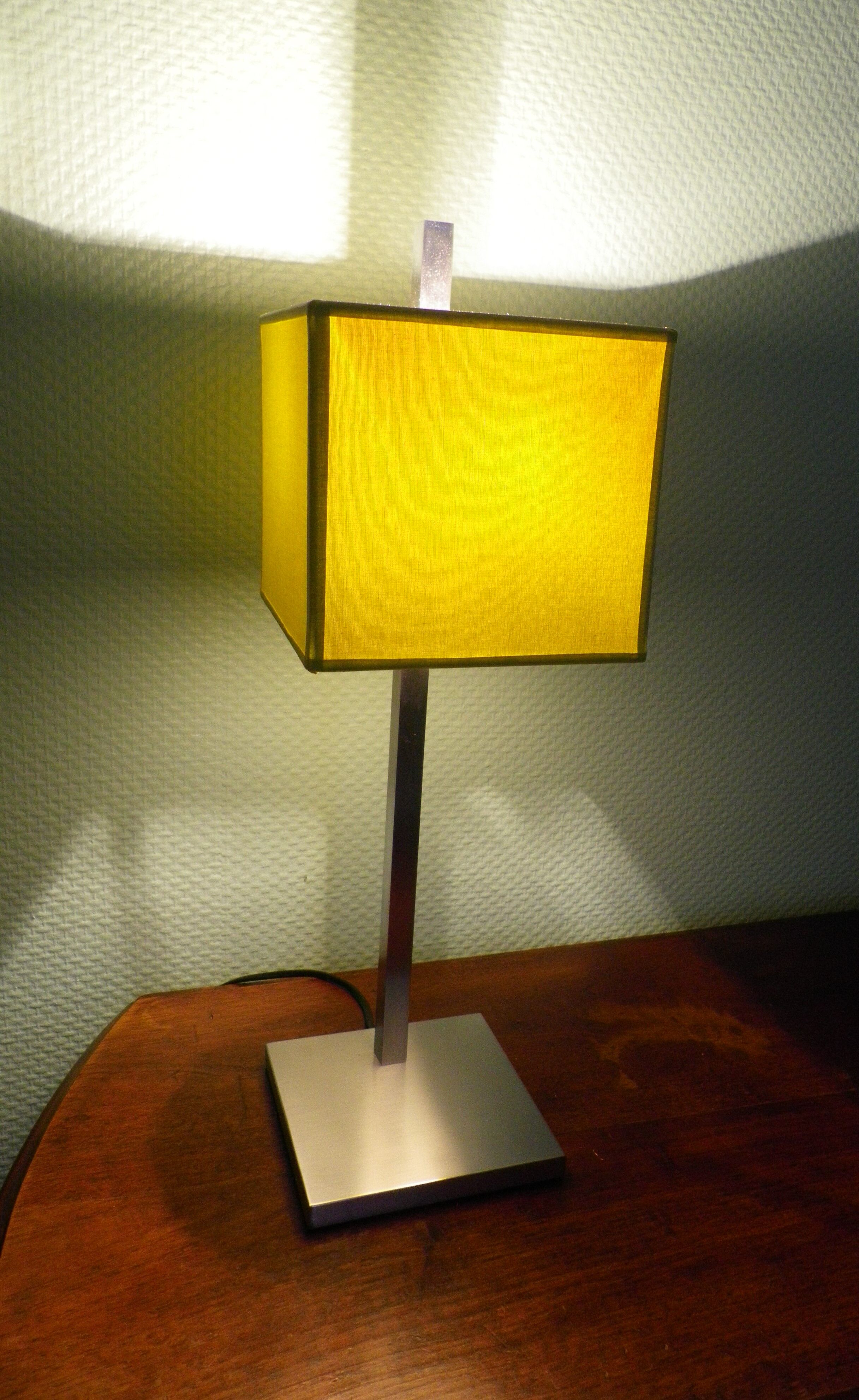 Lampe Stéphane Davidts modèle Faras chrome satiné, abat jour vert amande - Belgique