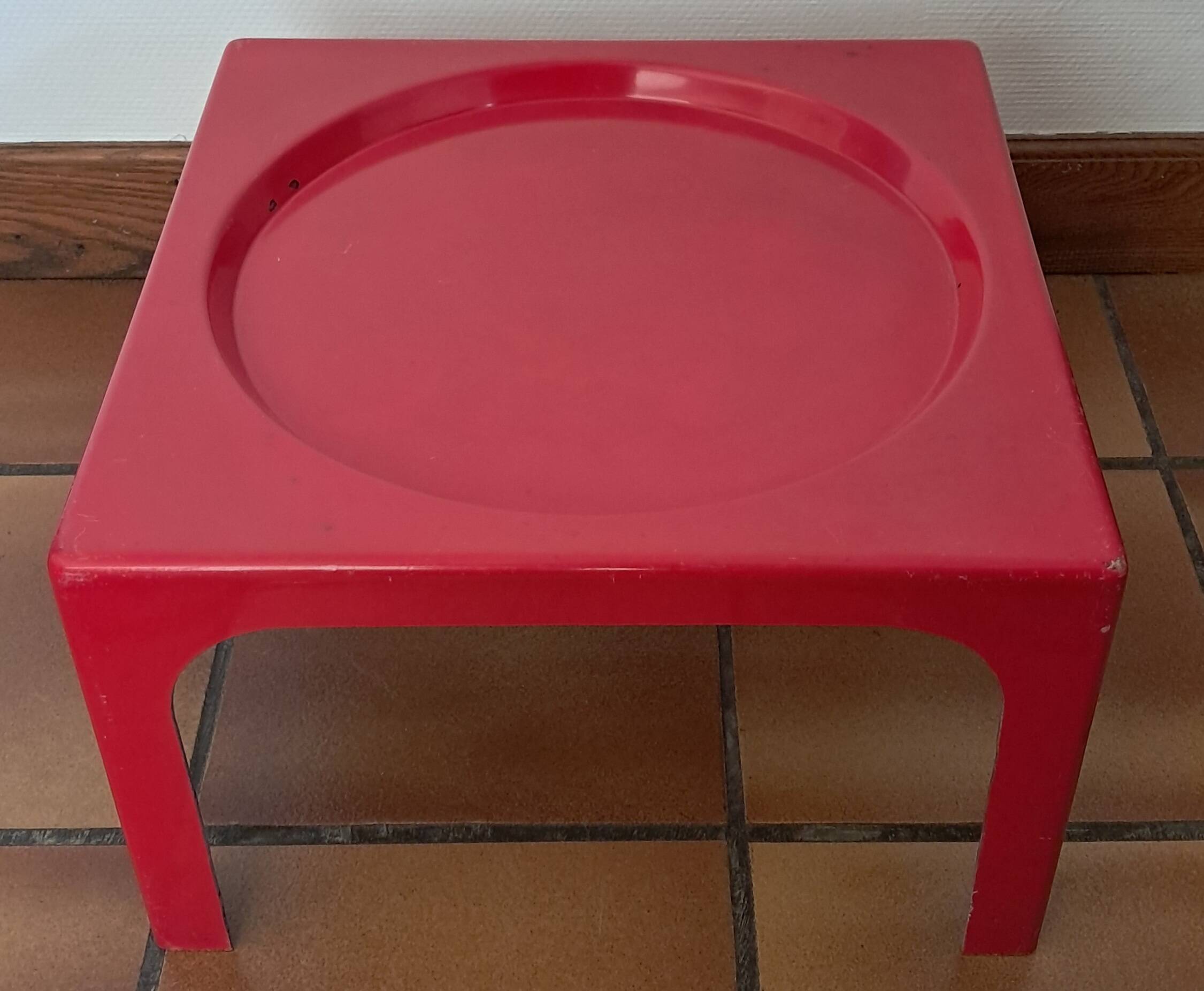 Red table OZOO. Marc Berthier for Prisunic. 1970