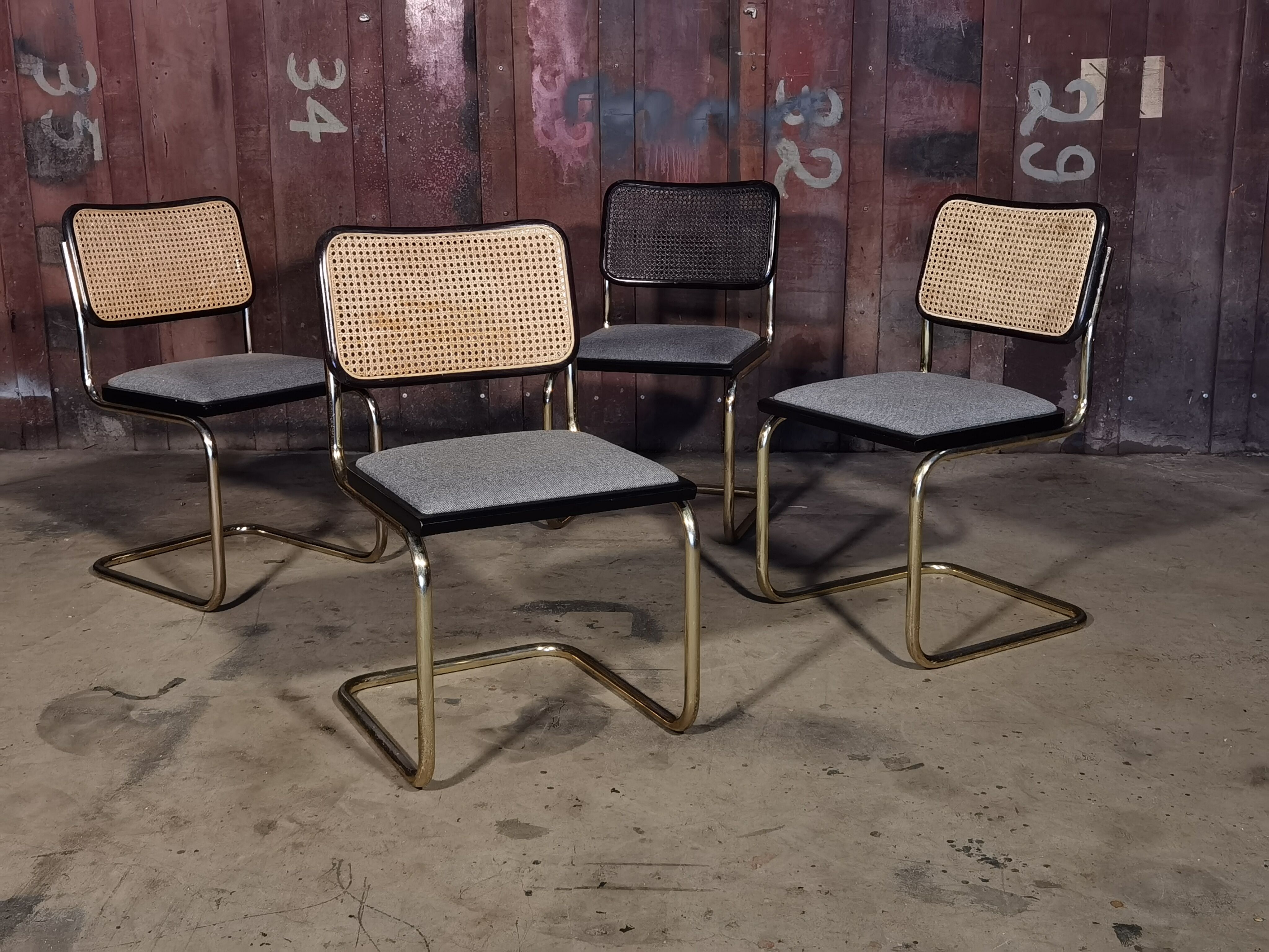 Lot de 4 chaises pied doré B32 Marcel Breuer