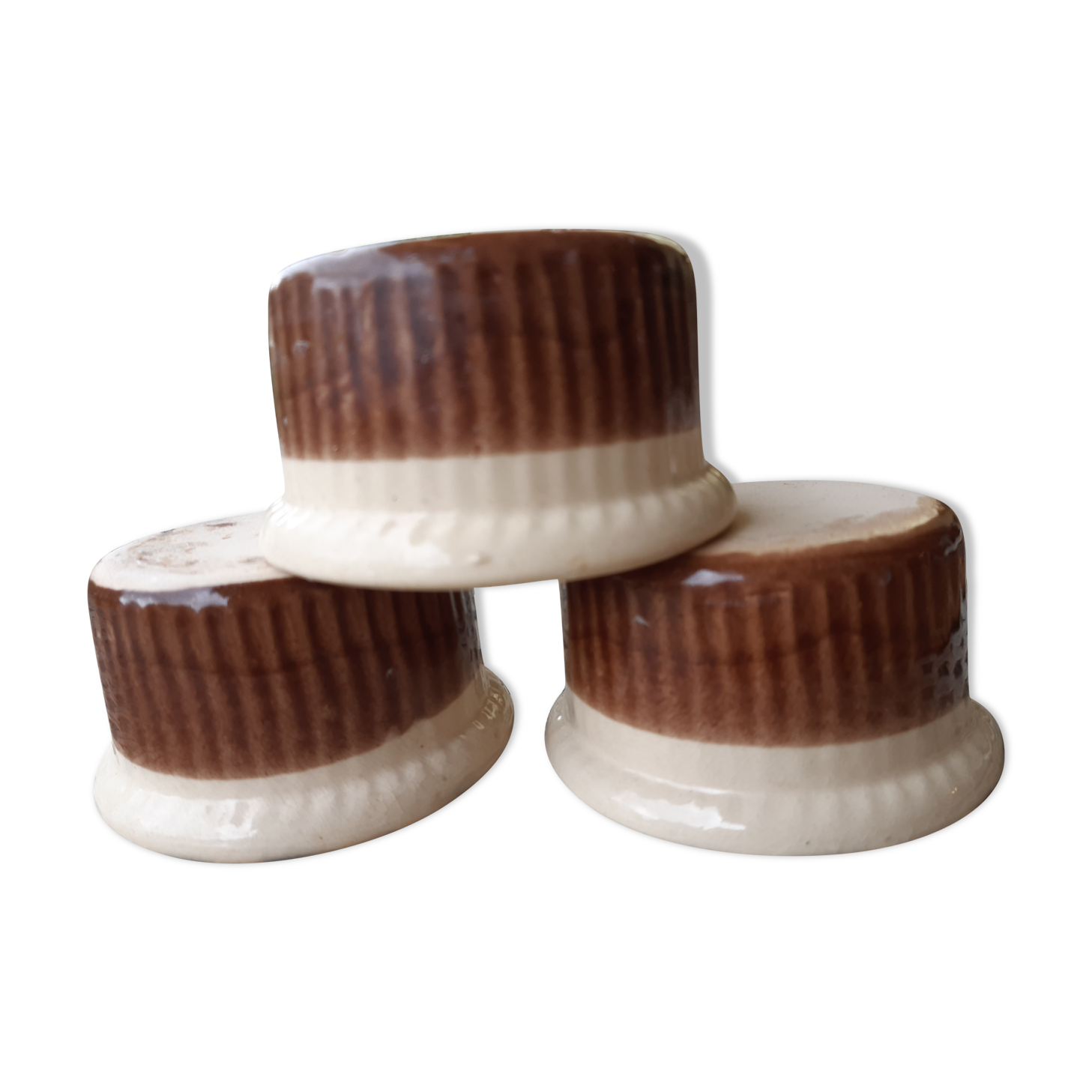 Lot 3 sandstone ramekins