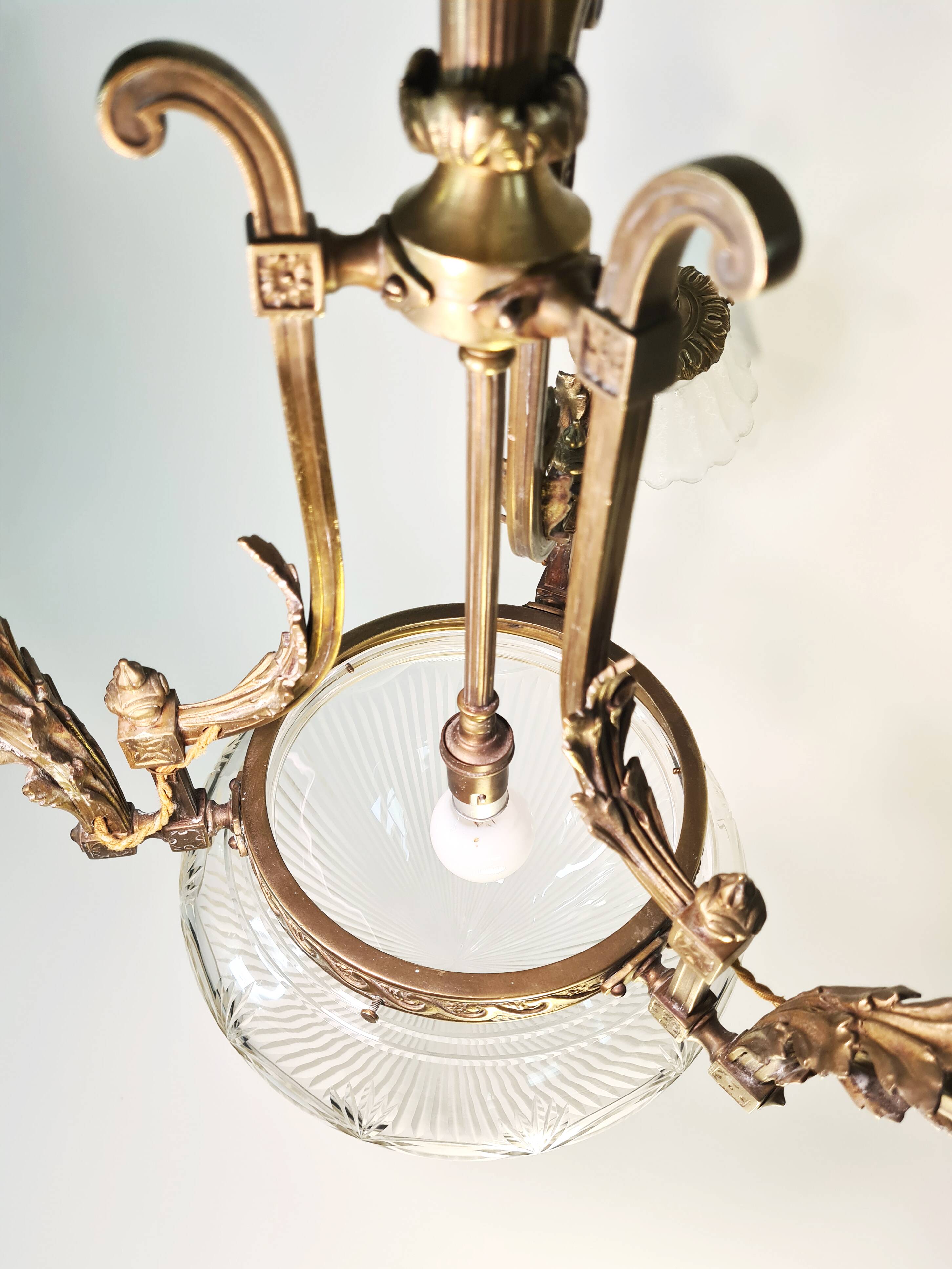 Lustre majestueux en laiton & cristal taillé – Fin XIXe