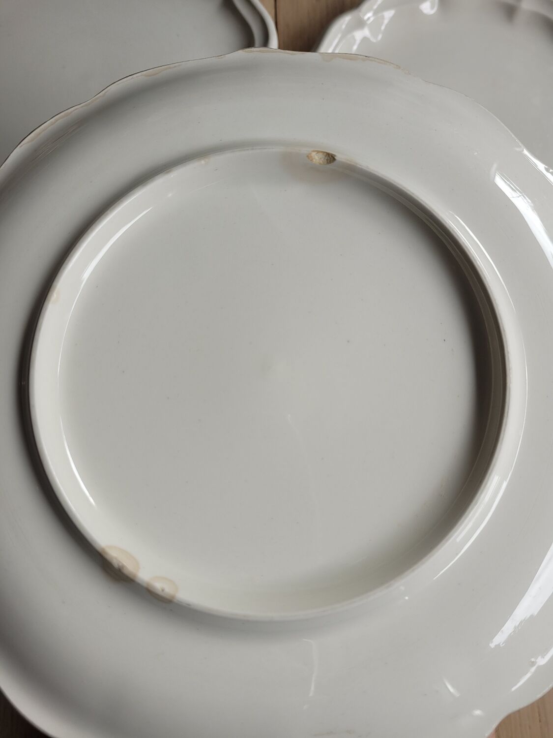 3 scalloped dessert plates