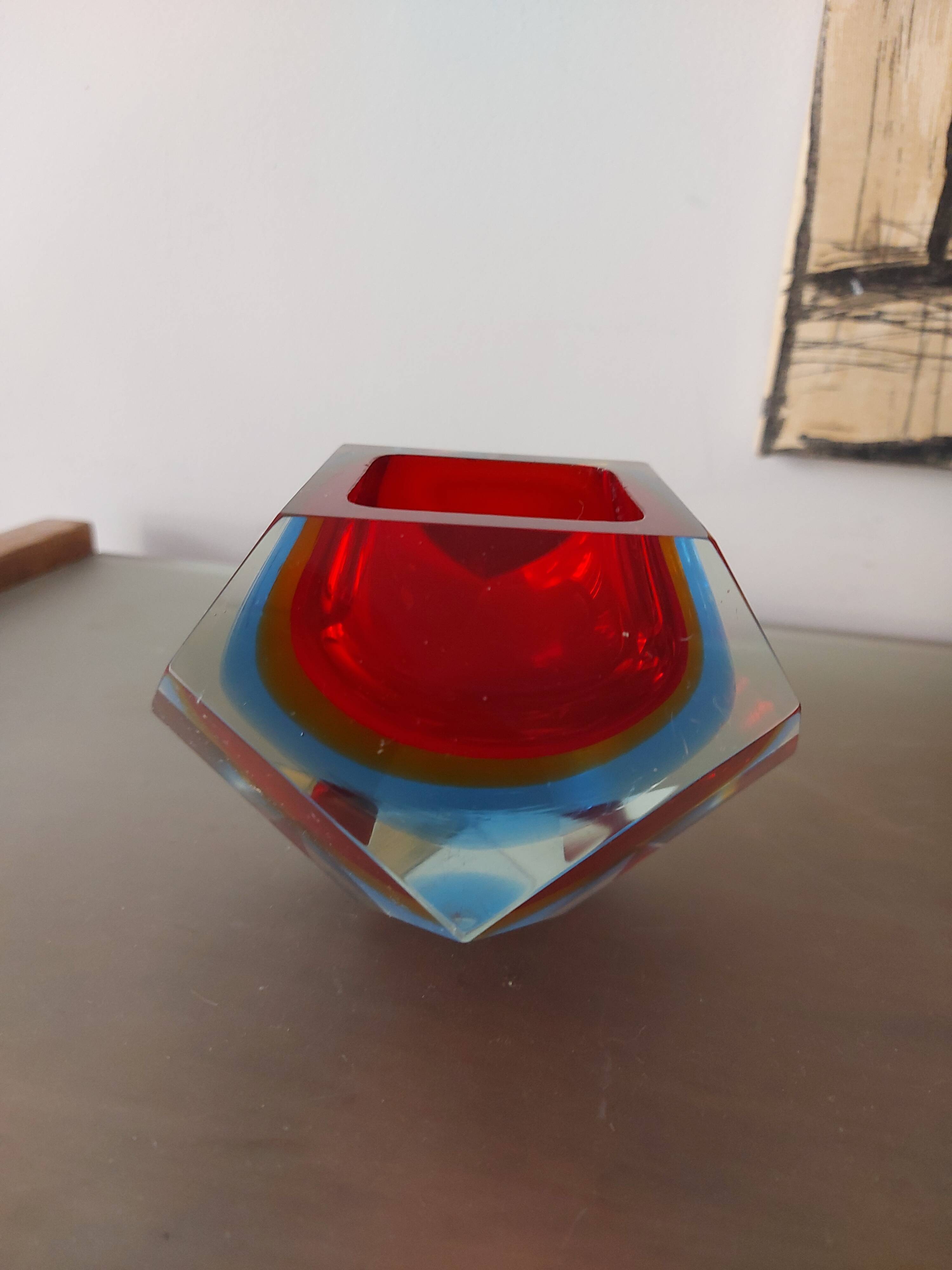 Empty pocket in Murano glass