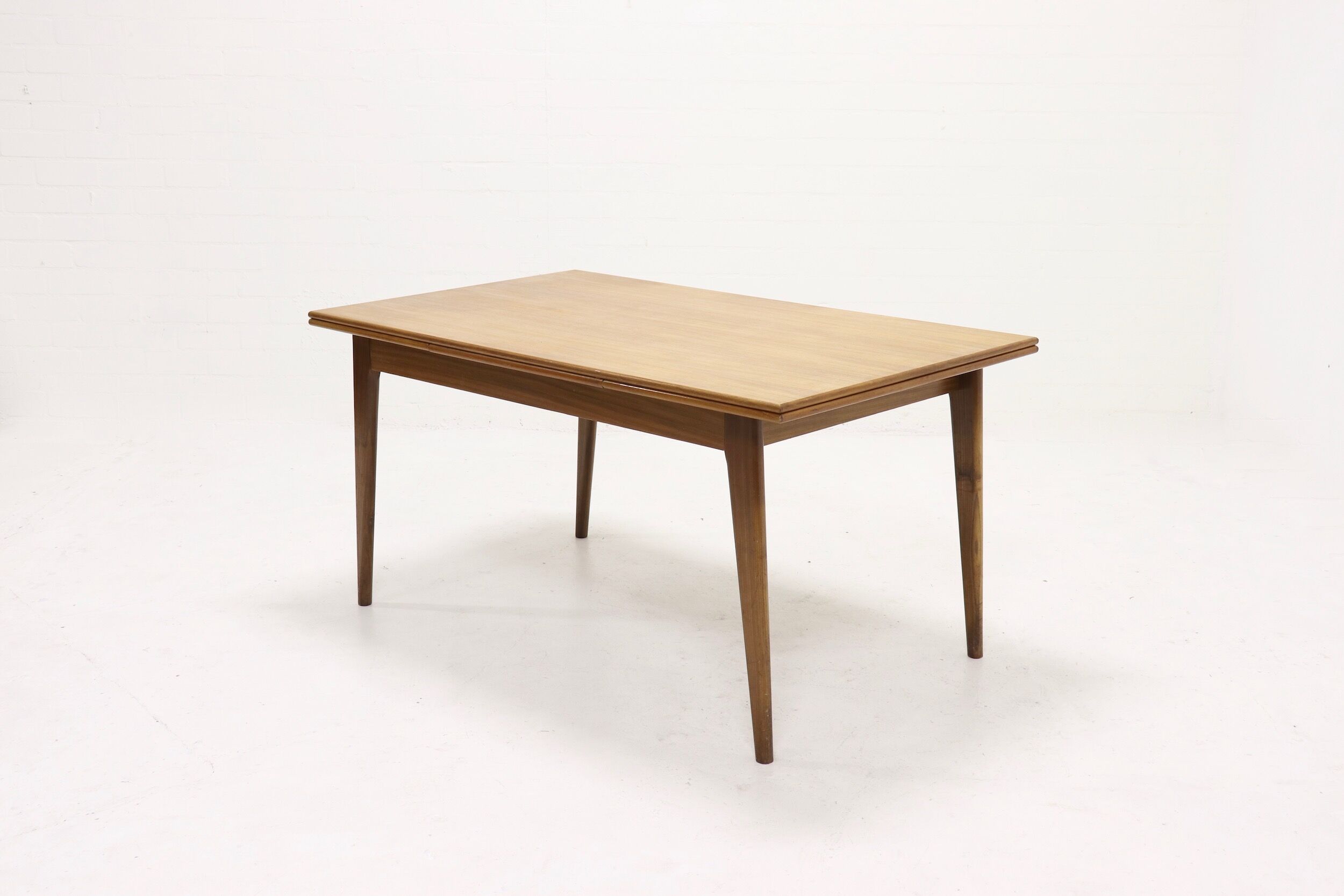 Table à manger design danois en teck extensible des années 1960