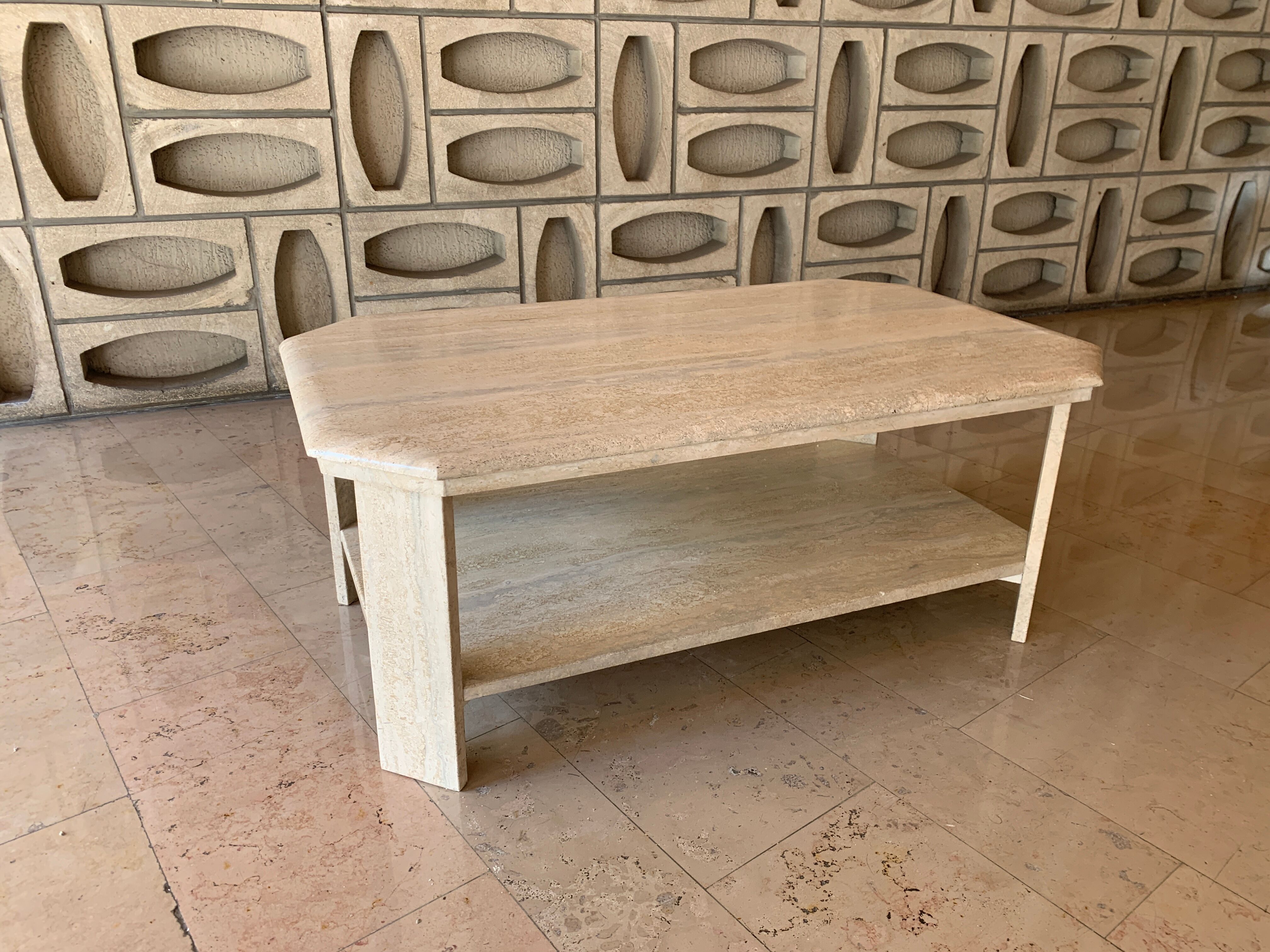 Table en travertin. création originale. année 1968
