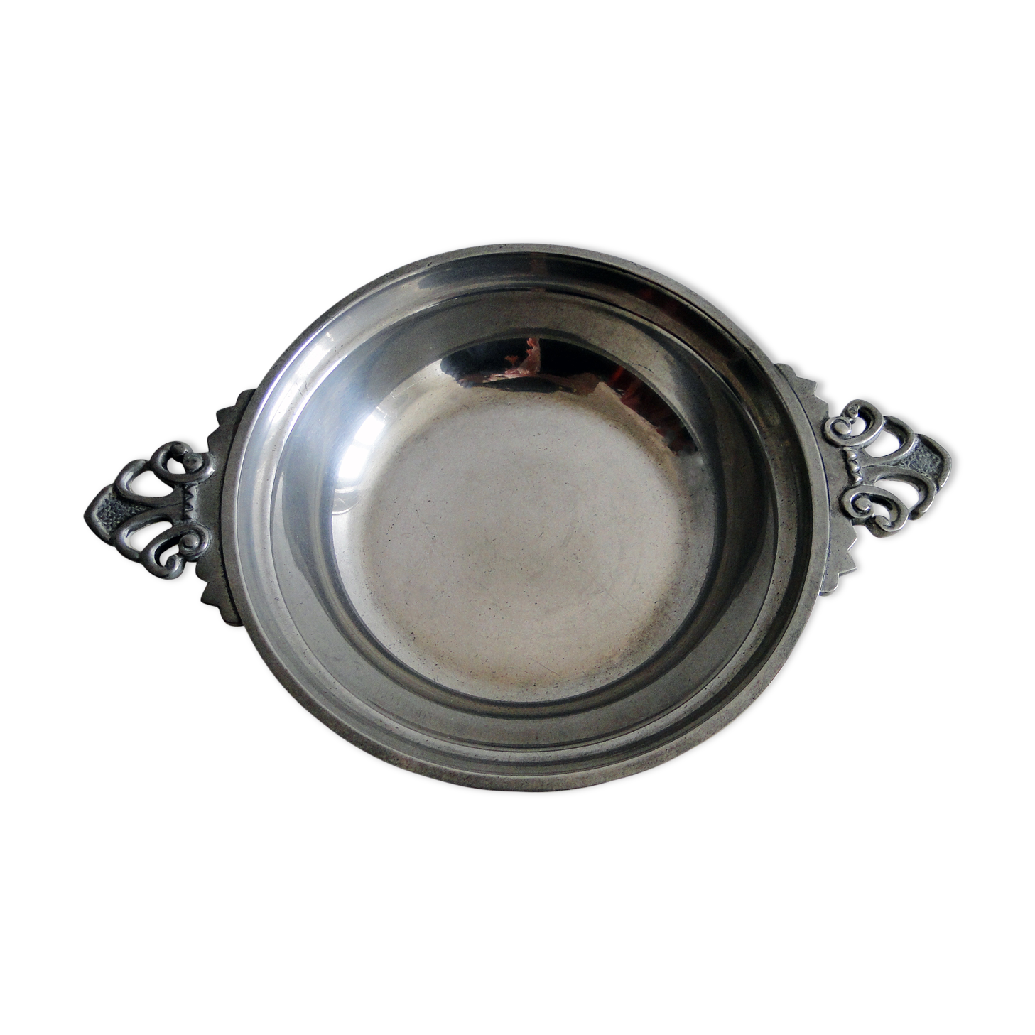 Old cup under bottle all tin les etains du manoir paris france