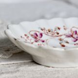 Vintage earthenware shell dish – Floral decoration