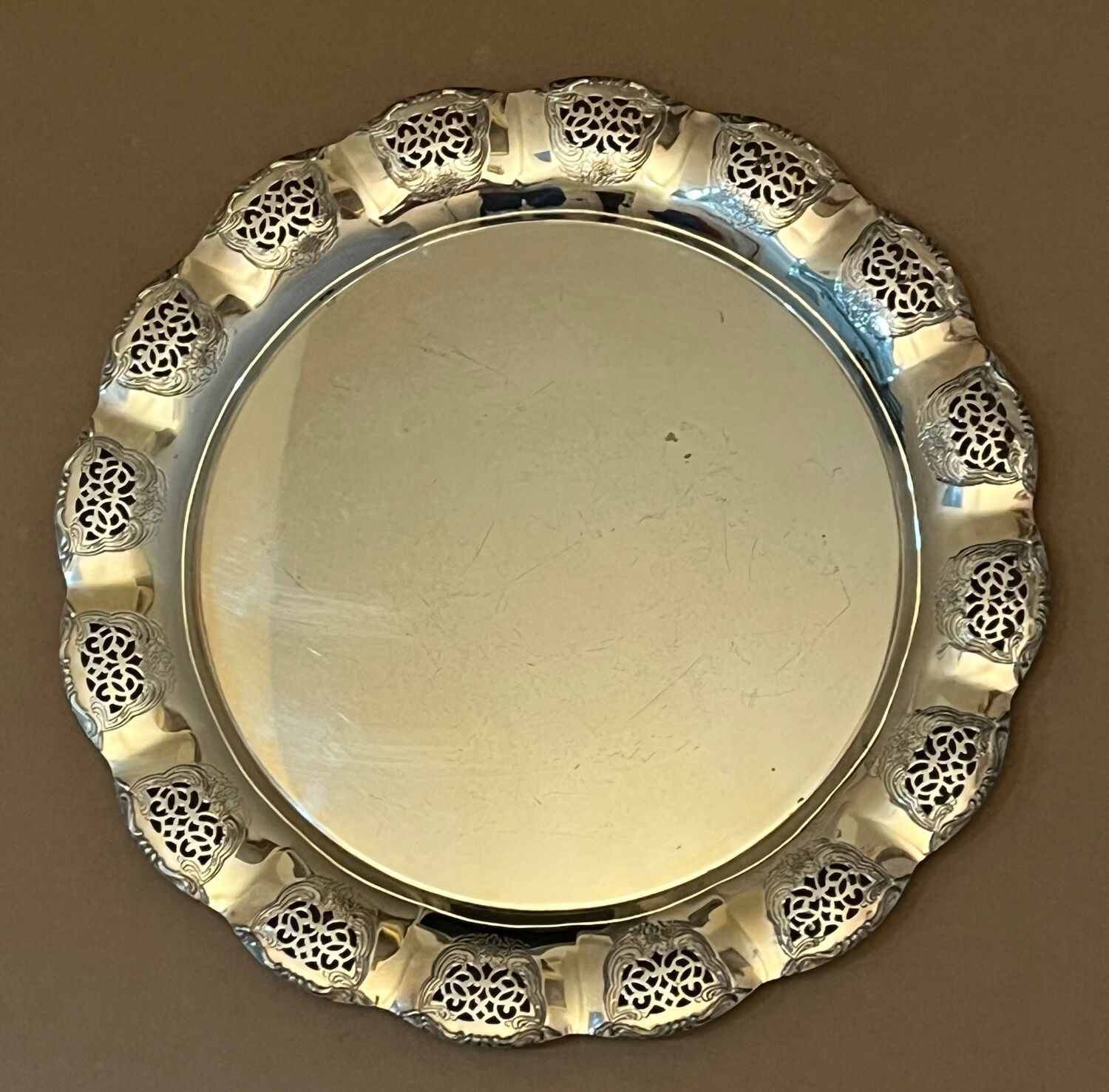 Circular metal tray