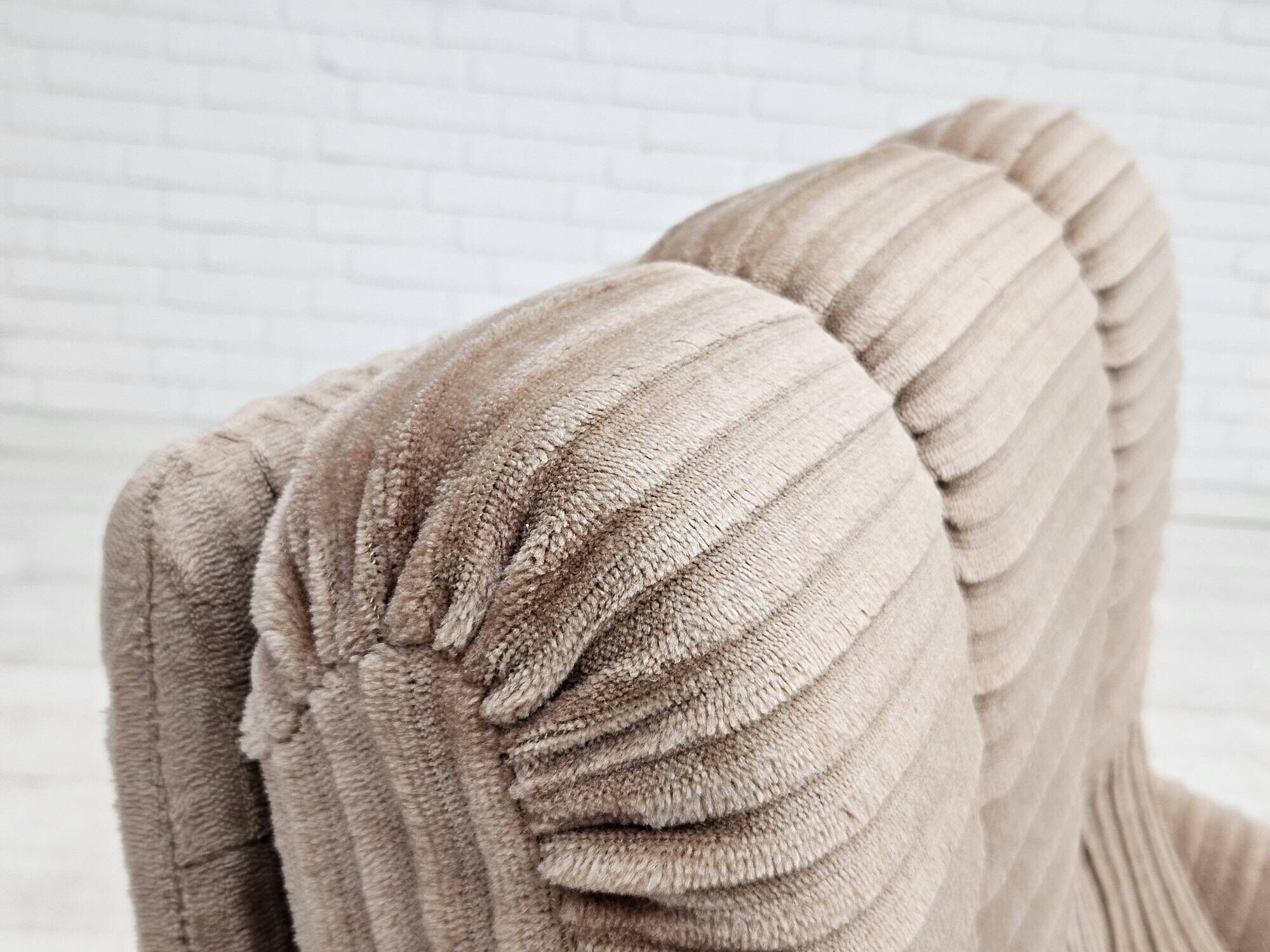 1970s, pair of Danish lounge chairs, original very good condition, corduroy.