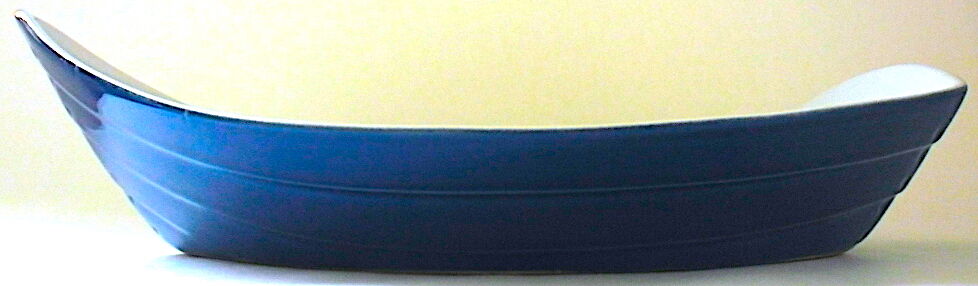 Breton earthenware dish, by the Appolia workshop in Languidic, forming the hull of a boat