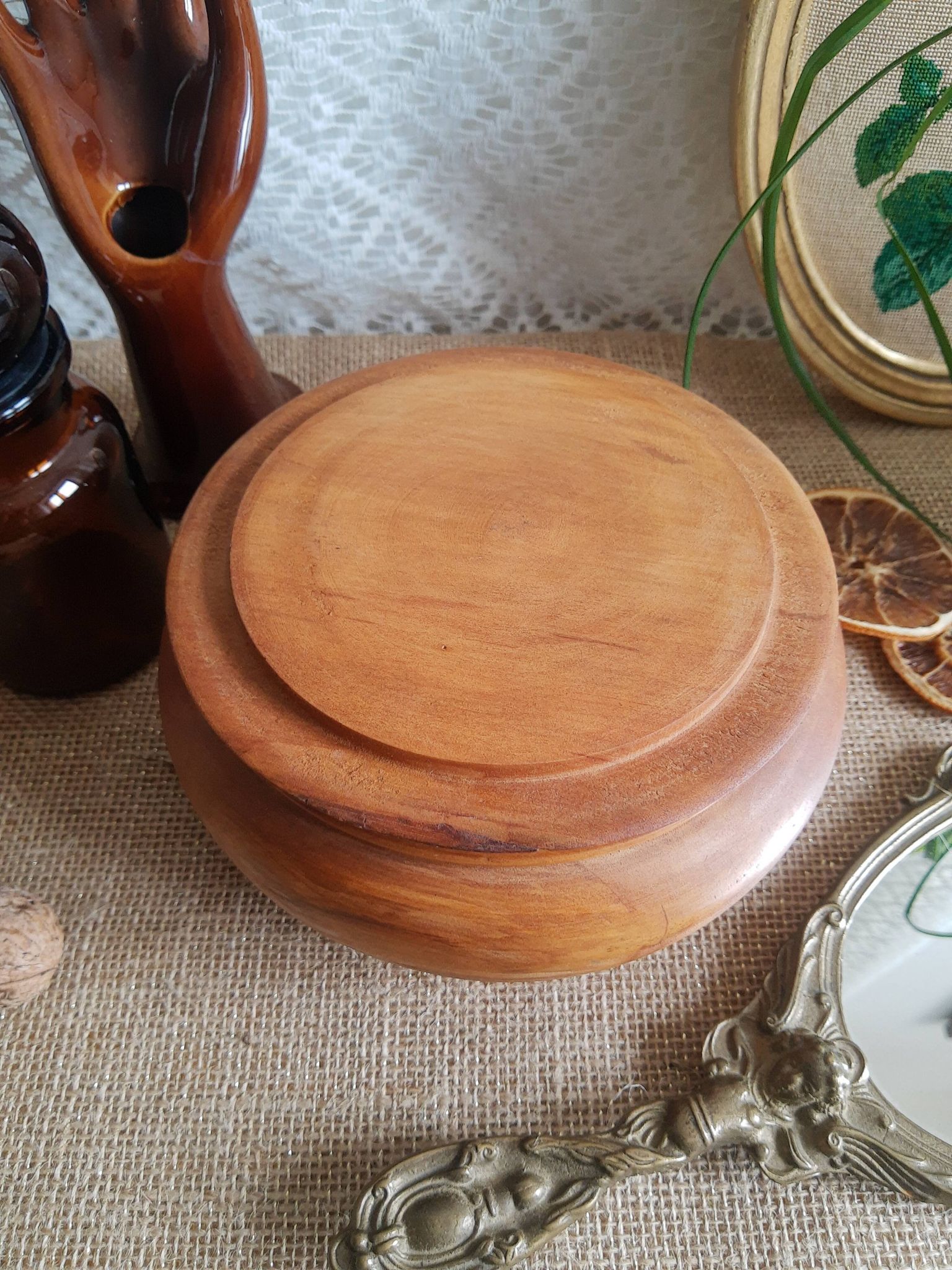 Round box with olive wood lid - vintage
