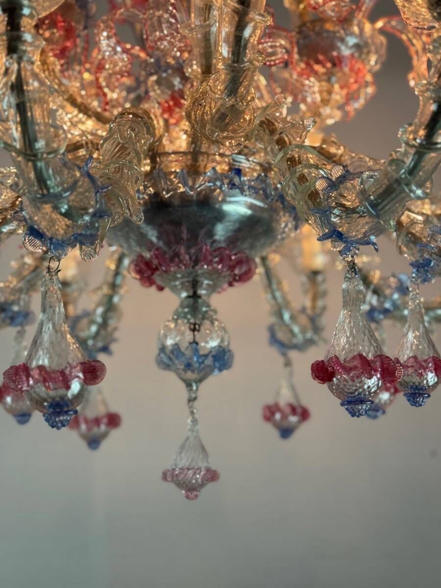 Rezzonico Venetian chandelier in colorless, blue and red Murano glass, circa