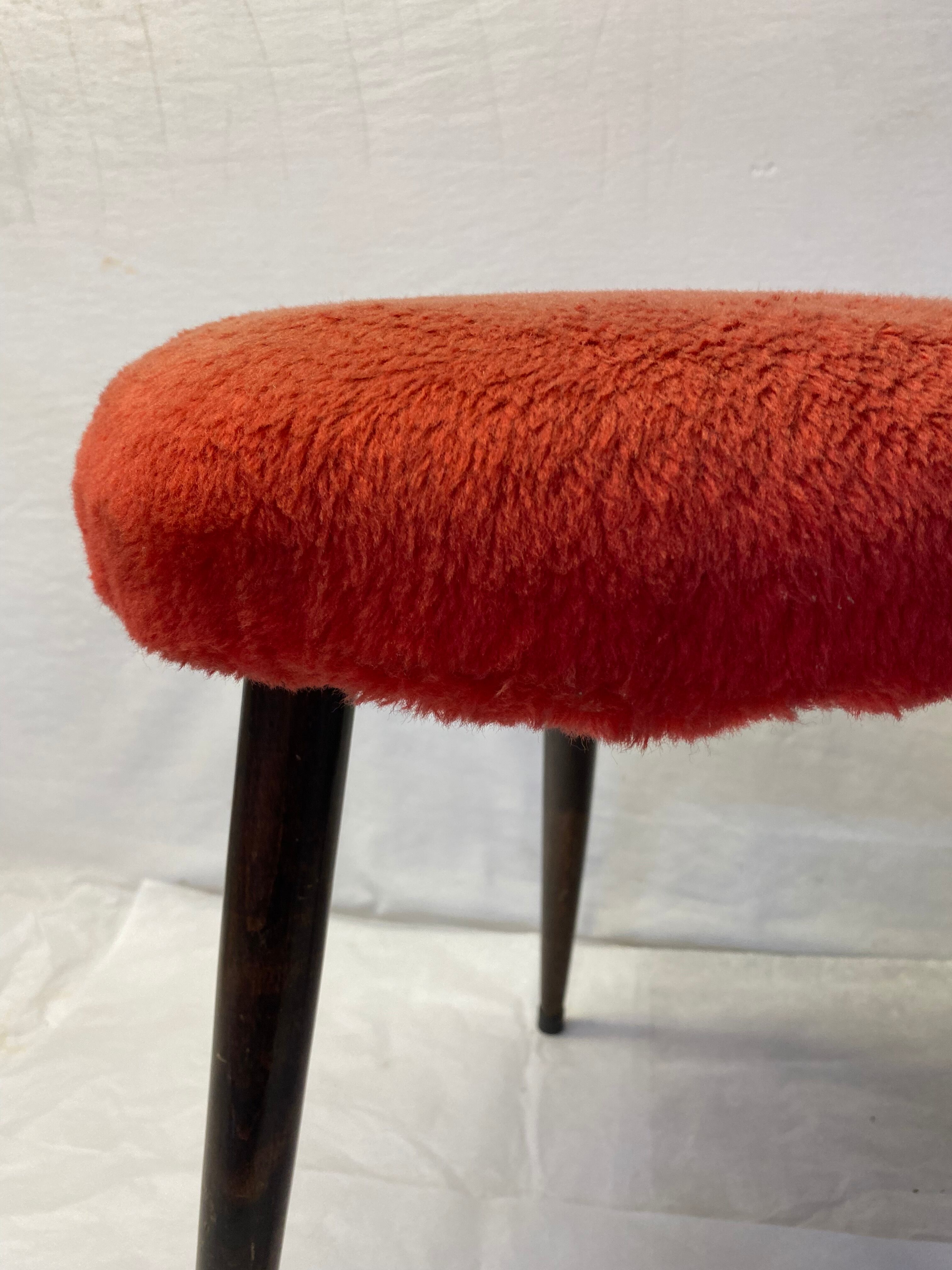 Vintage tripod stool red moumoute