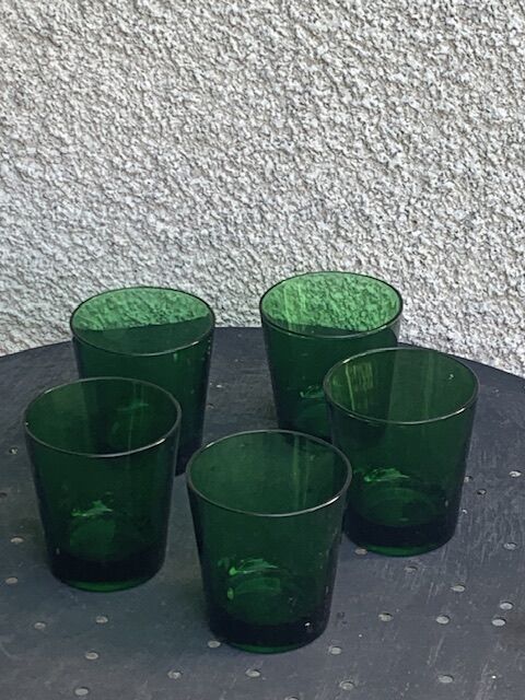 5 glasses in green glass with water or aperitif, made in italy, vintage