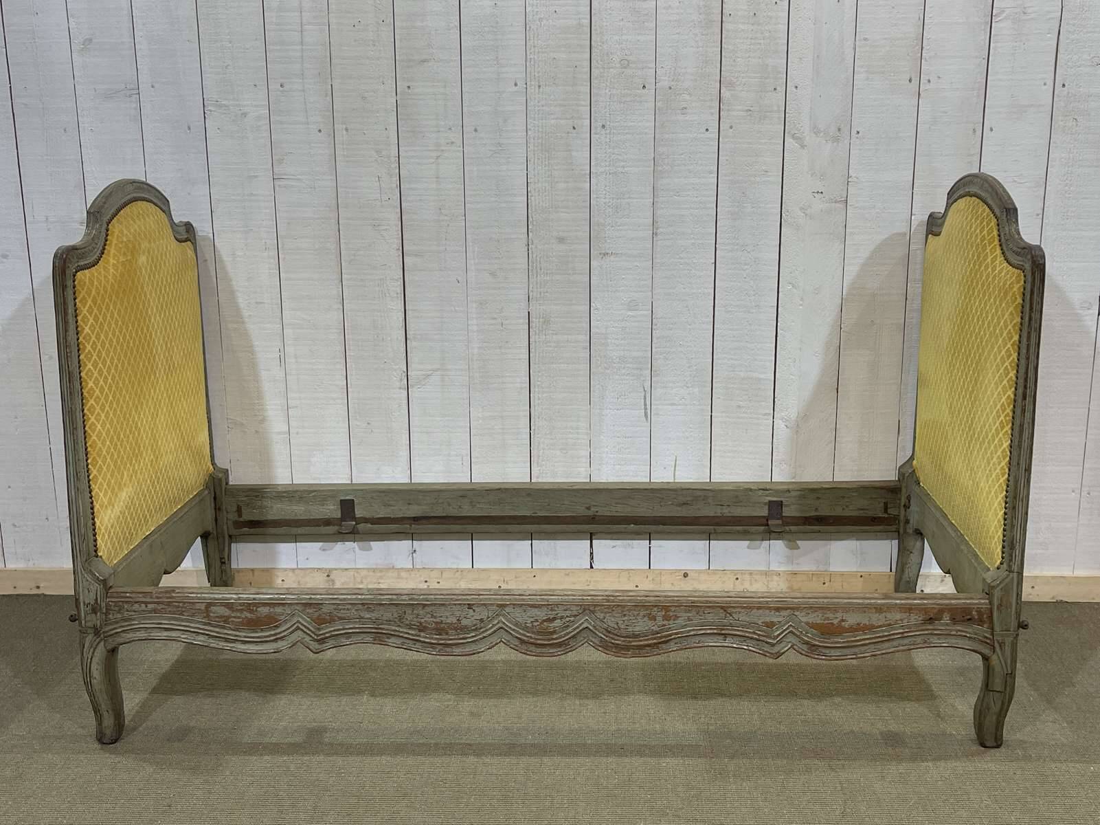 Louis XV daybed from the 18th century in oak.